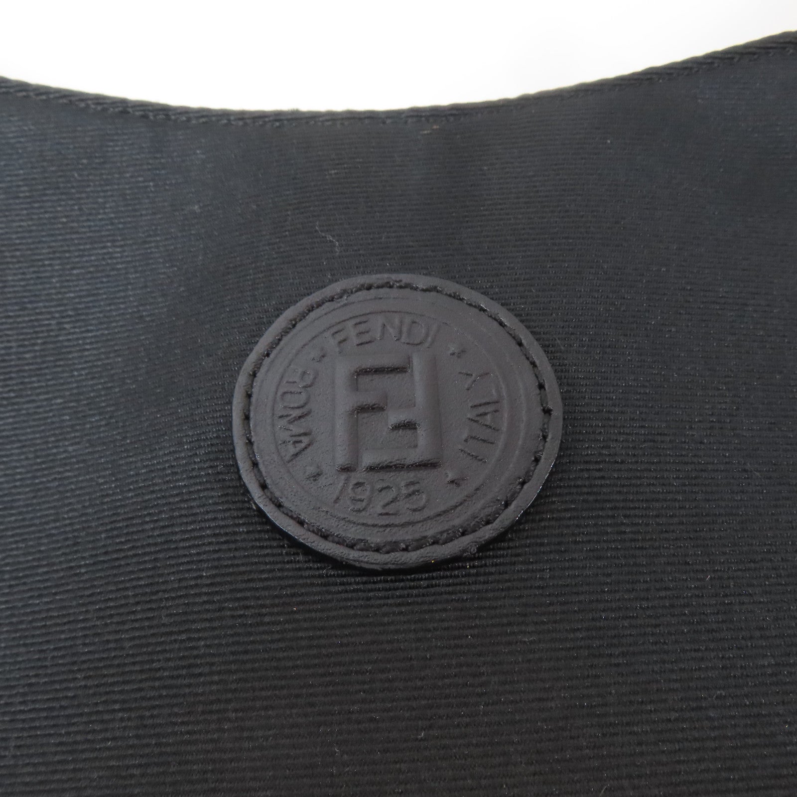 FENDI 帆布Vintage MaMa Baguette金扣肩背袋黑色