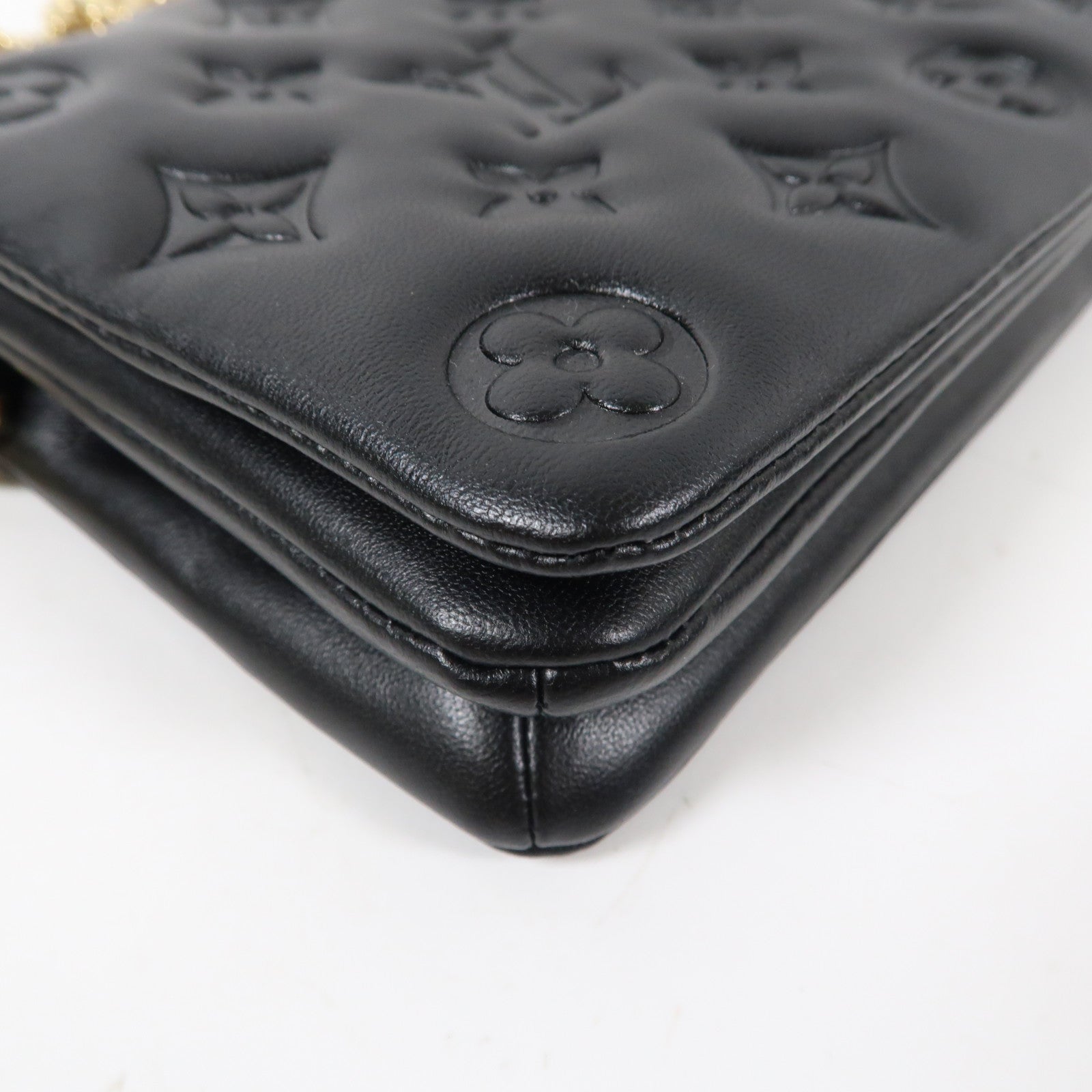 LOUIS VUITTON Monogram Embossed Pochette Coussin金扣鏈帶肩背袋黑色