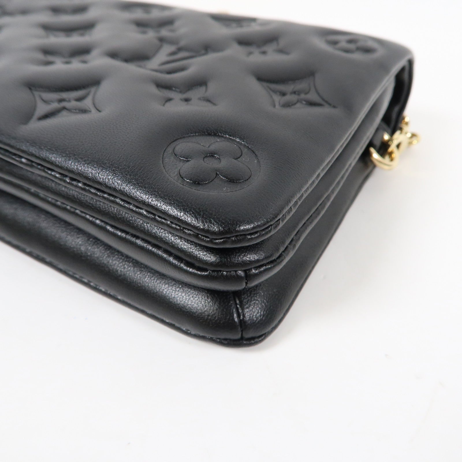 LOUIS VUITTON Monogram Embossed Pochette Coussin金扣鏈帶肩背袋黑色