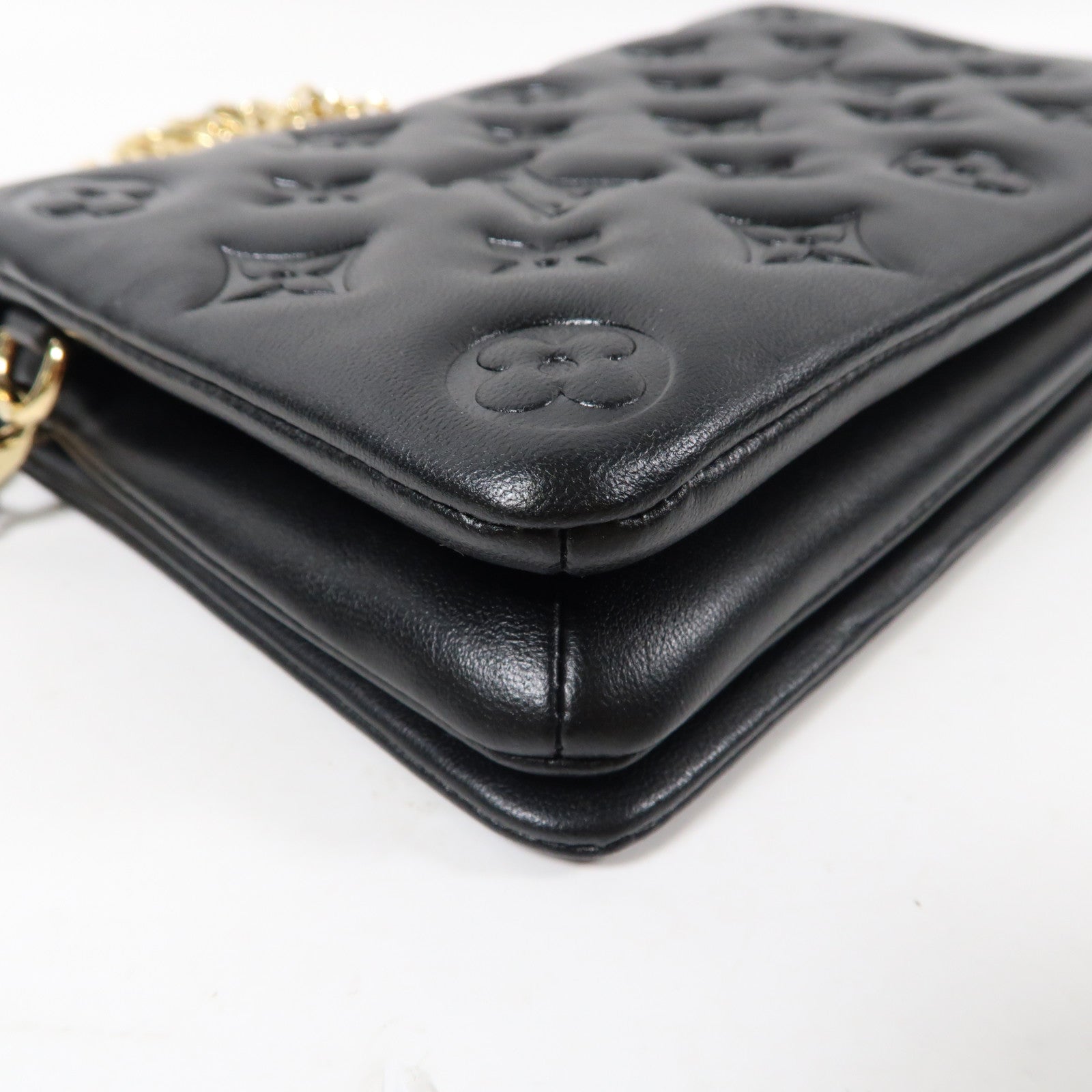 LOUIS VUITTON Monogram Embossed Pochette Coussin金扣鏈帶肩背袋黑色