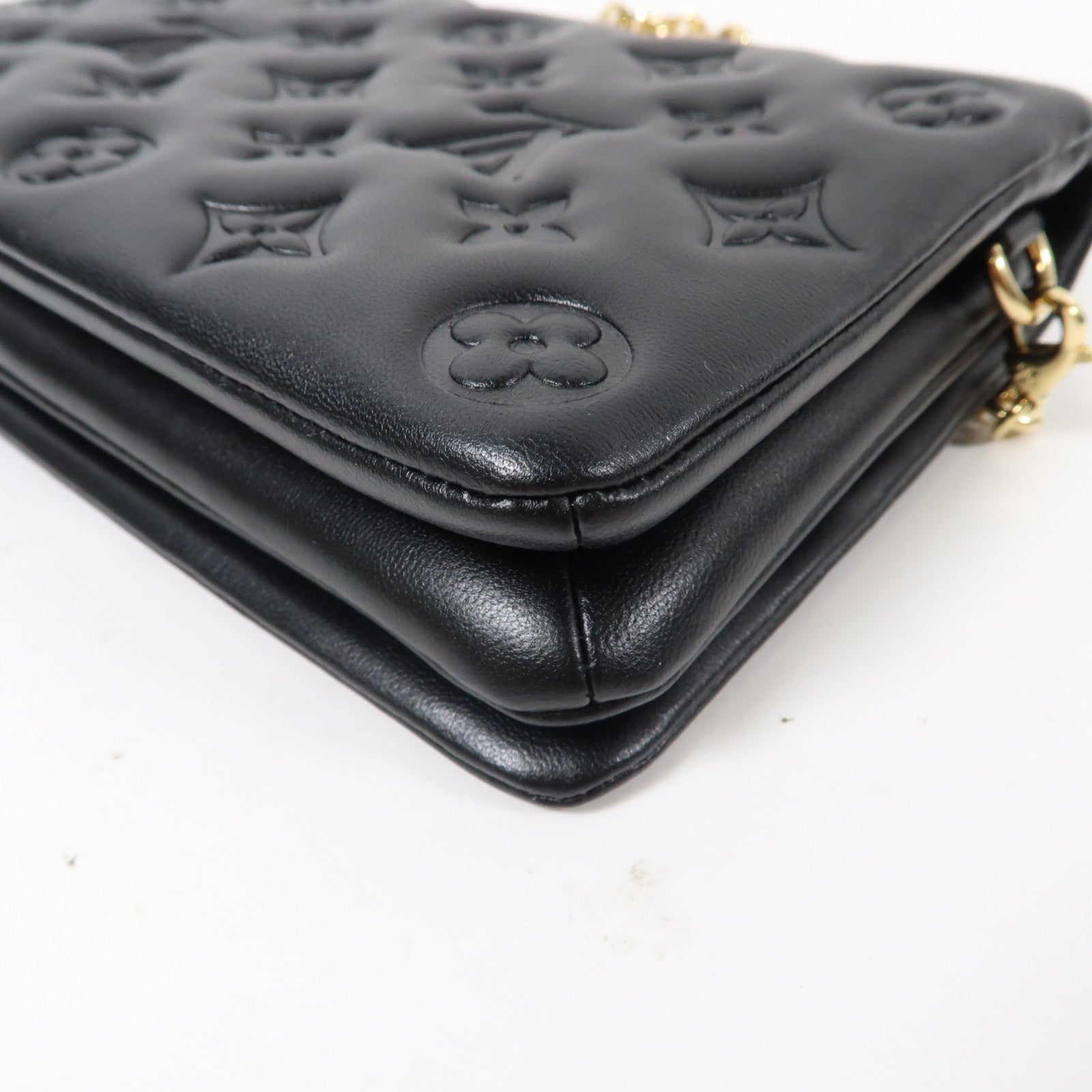 LOUIS VUITTON Monogram Embossed Pochette Coussin金扣鏈帶肩背袋黑色
