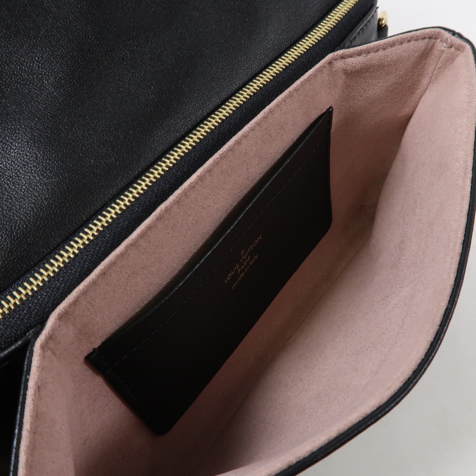 LOUIS VUITTON Monogram Embossed Pochette Coussin金扣鏈帶肩背袋黑色