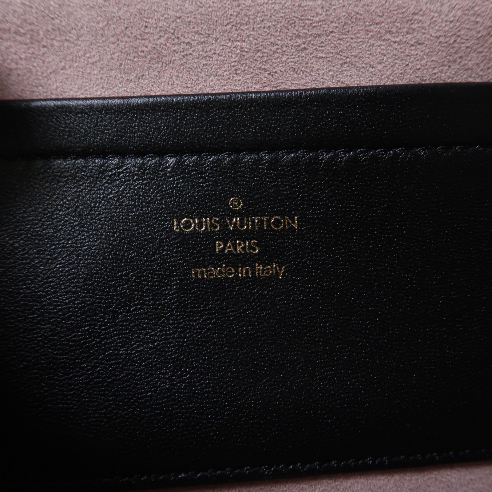 LOUIS VUITTON Monogram Embossed Pochette Coussin金扣鏈帶肩背袋黑色