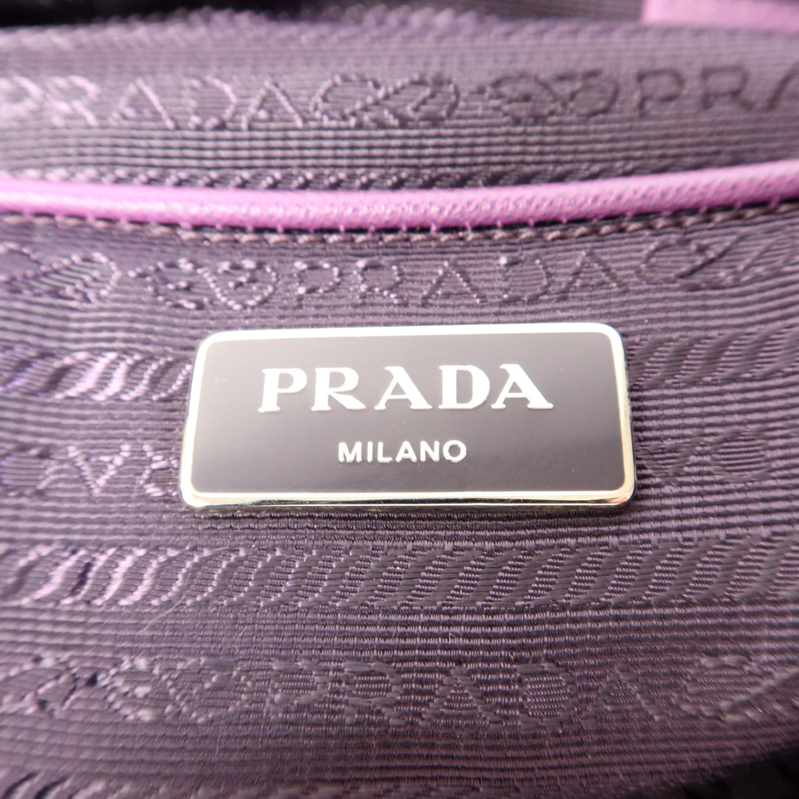 PRADA 尼龍Backpack銀扣背包