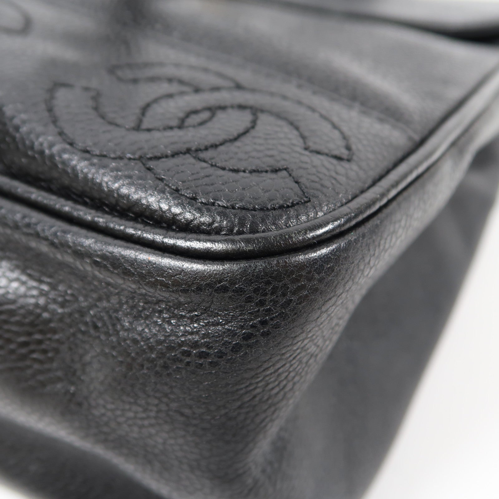 CHANEL Caviar皮革Triple CC Backpack金扣背包黑色