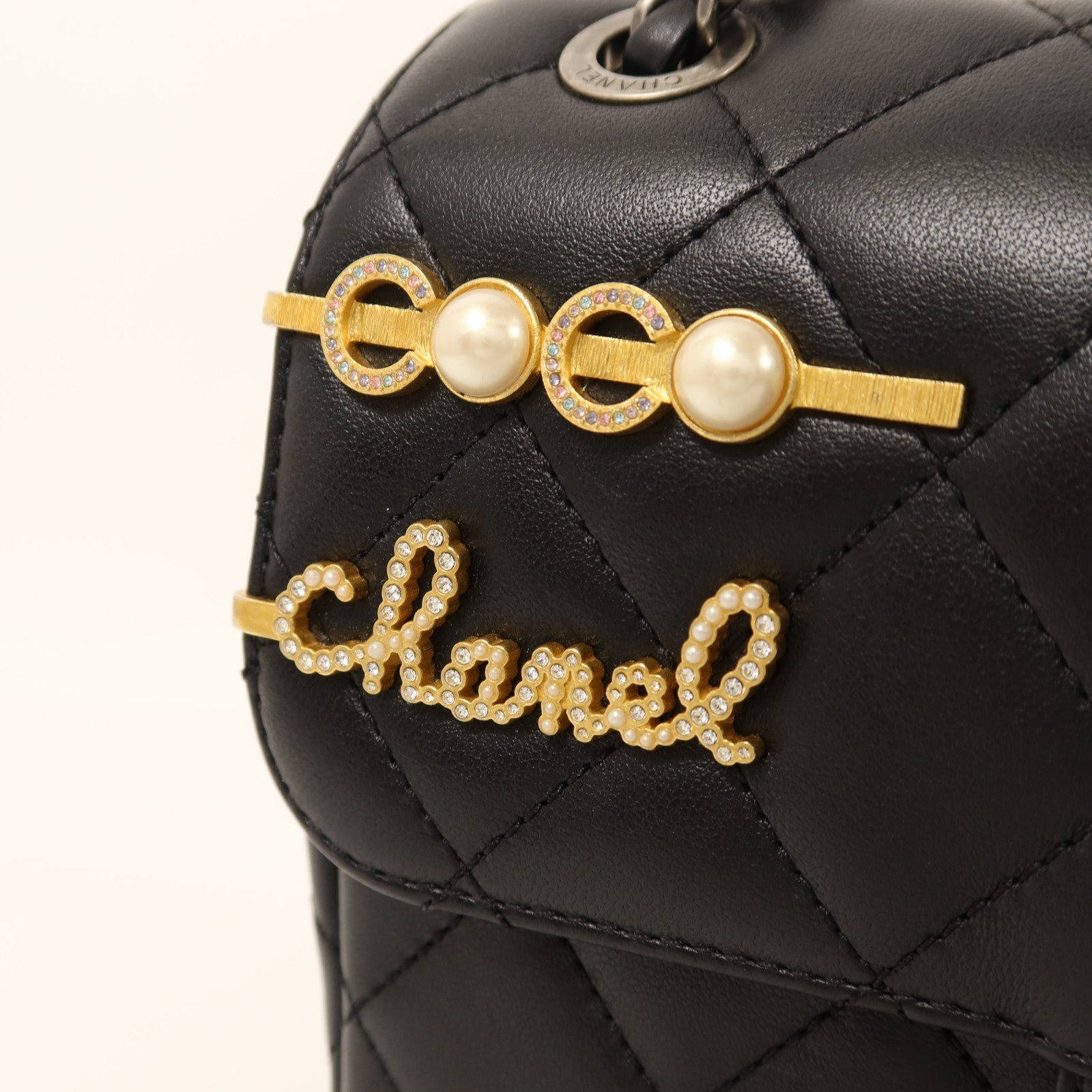CHANEL 羊皮皮革Pearl Hairpin Badge鏈帶肩背袋