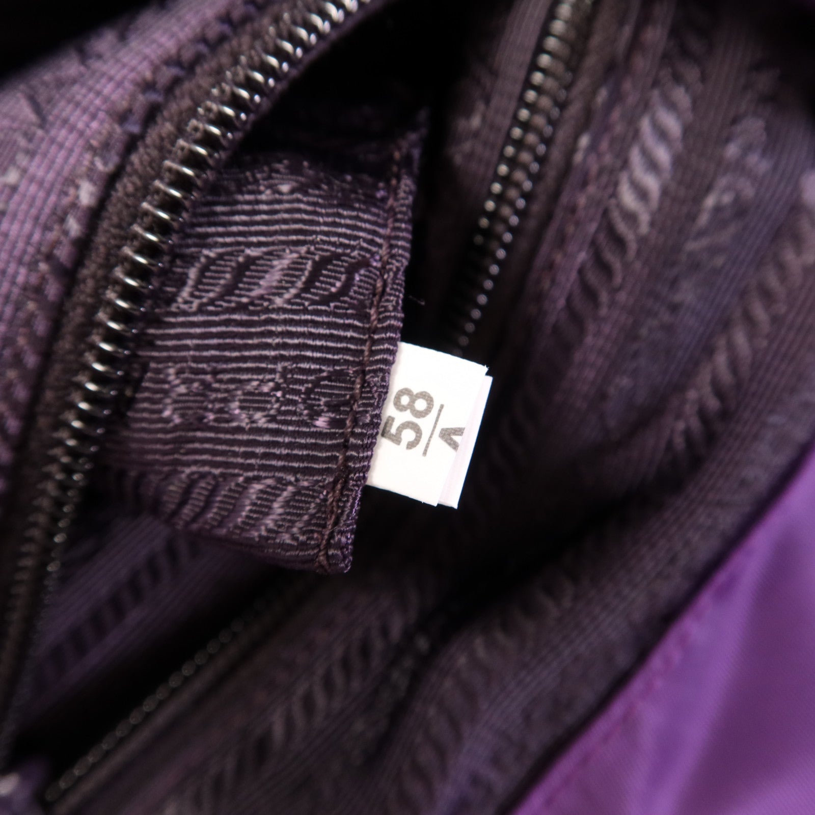PRADA 尼龍Backpack銀扣背包