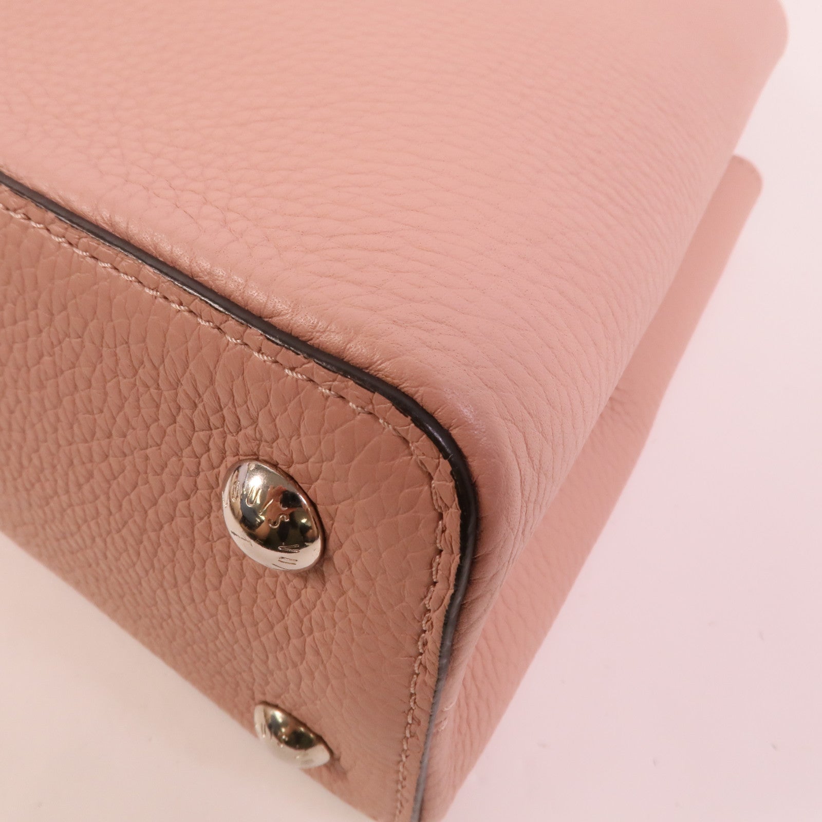 LOUIS VUITTON Taurillon皮革Capueines MM手挽肩背兩用袋