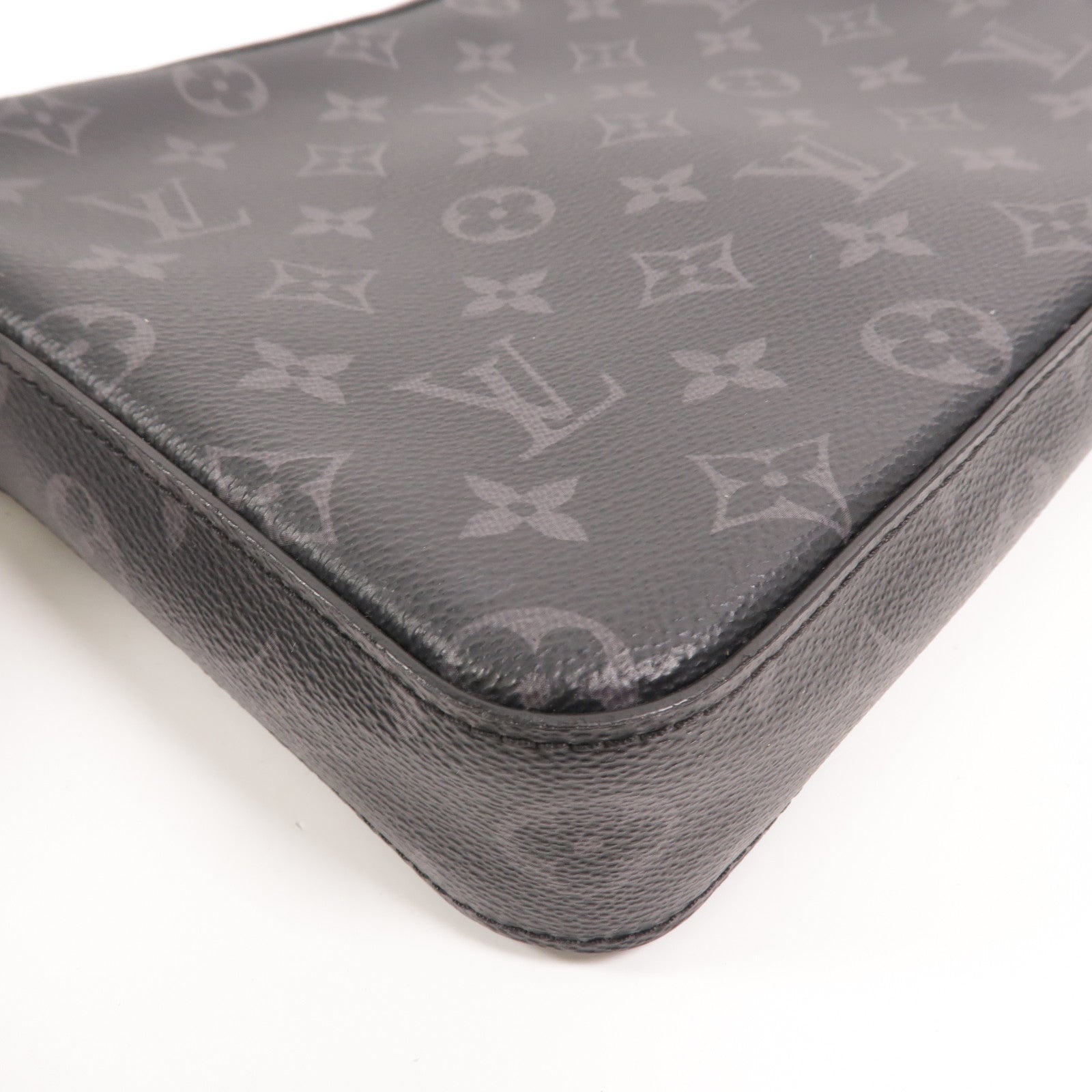 LOUIS VUITTON Monogram Eclipse Reverse Trio Messenger銀扣肩背袋