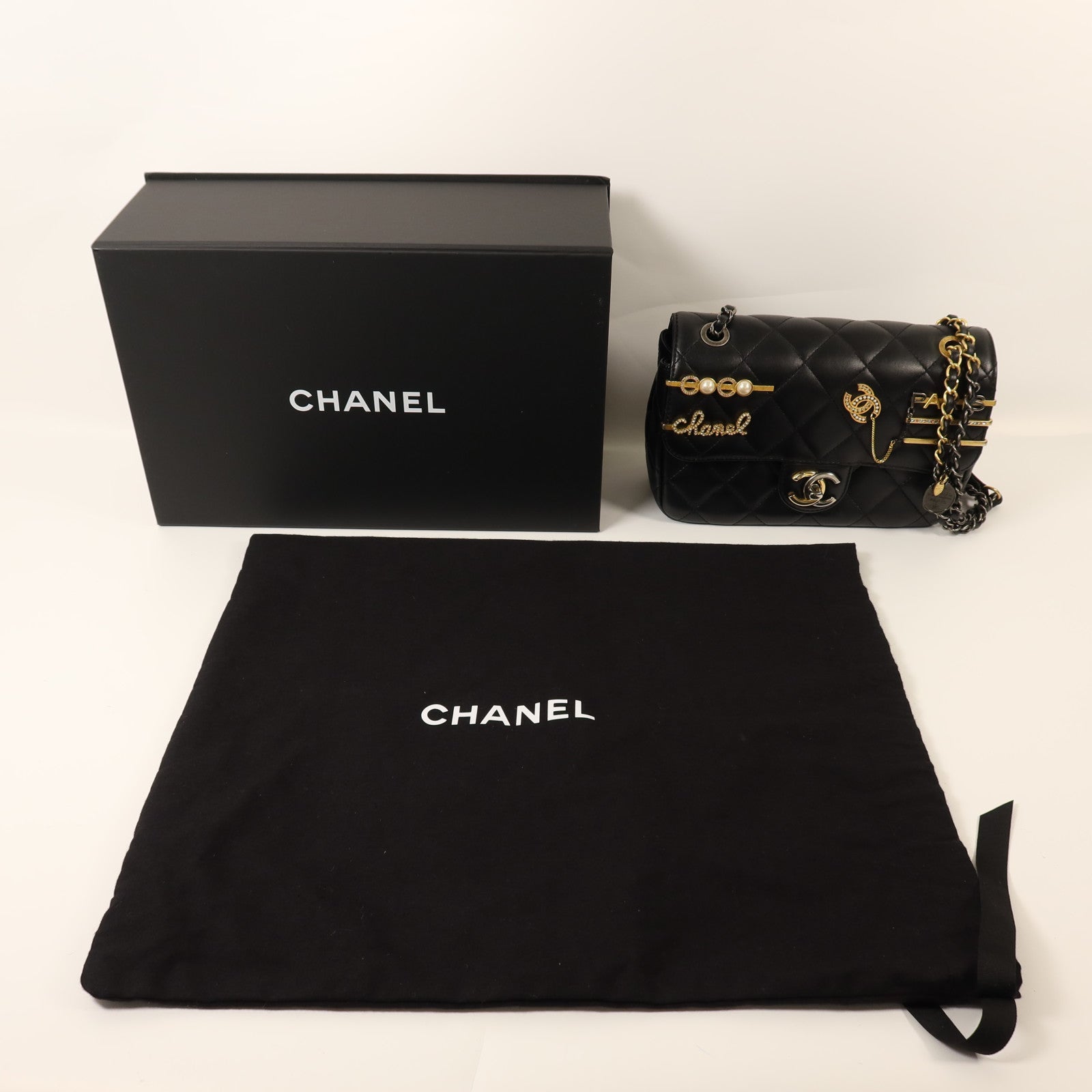 CHANEL 羊皮皮革Pearl Hairpin Badge鏈帶肩背袋