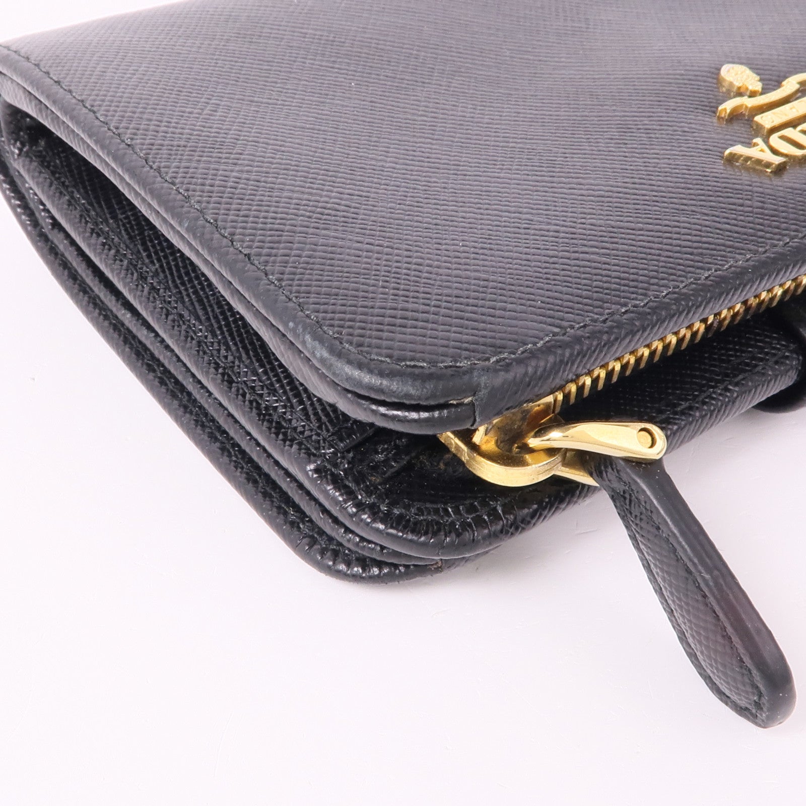 PRADA Saffiano皮革Wallet金扣錢包