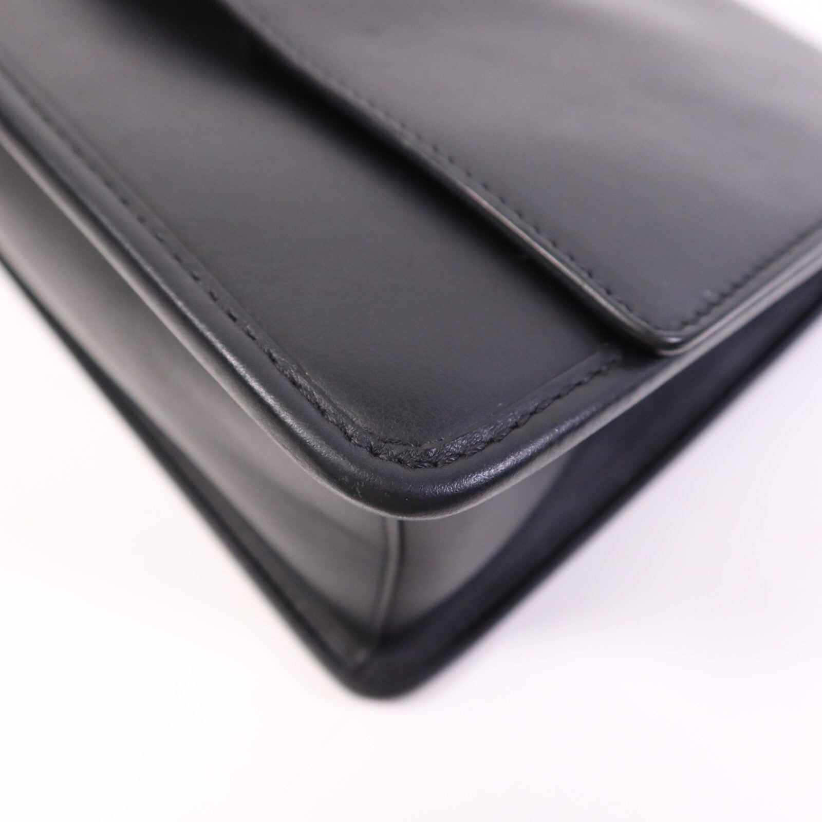 FENDI 牛皮皮革Kan I銀扣肩背袋