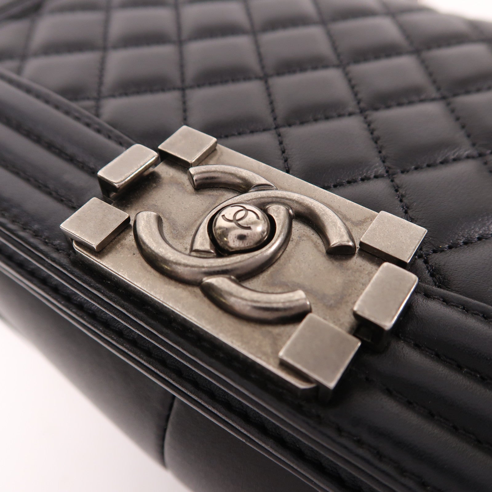 CHANEL 羊皮皮革Boy 25銀扣鏈帶肩背袋