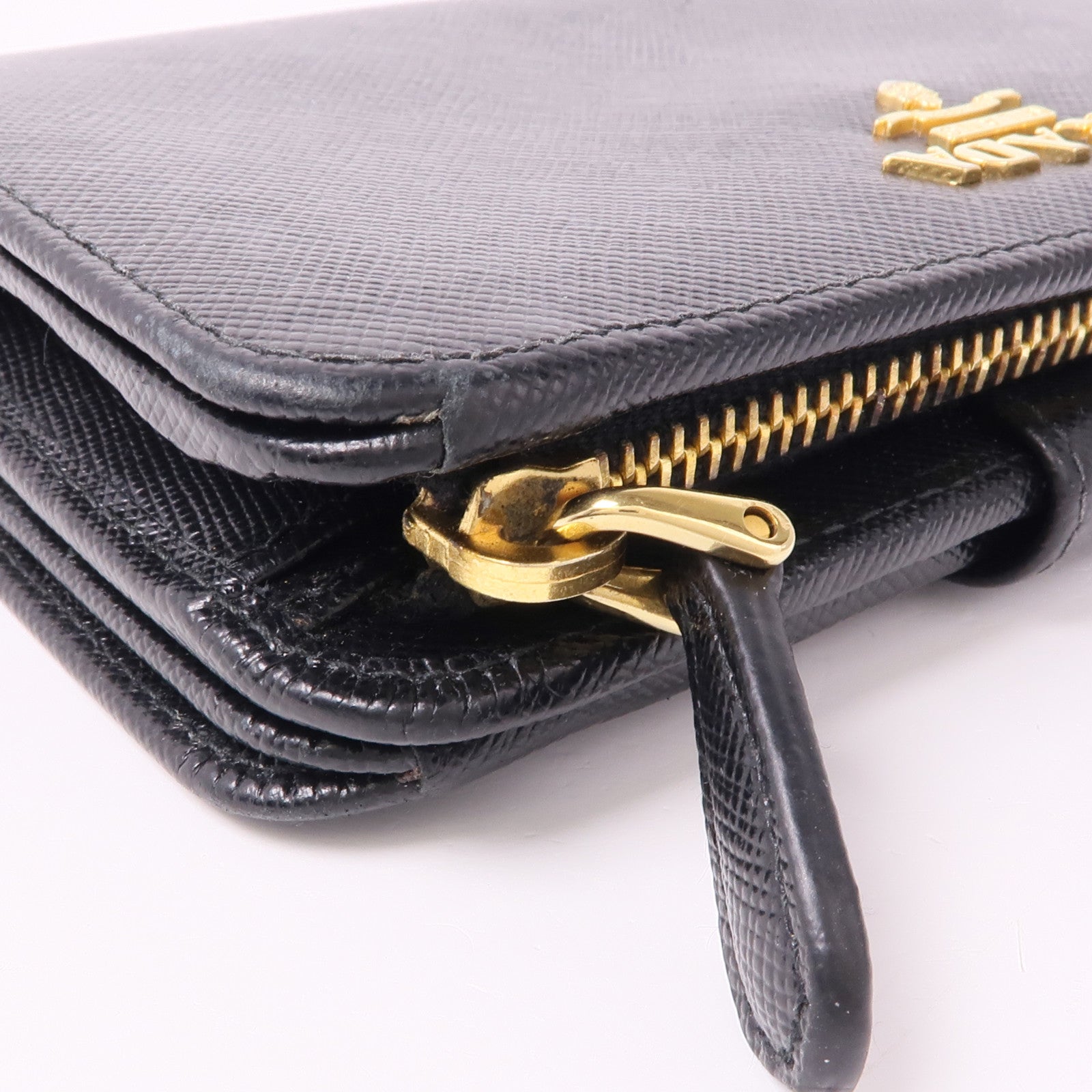 PRADA Saffiano皮革Wallet金扣錢包