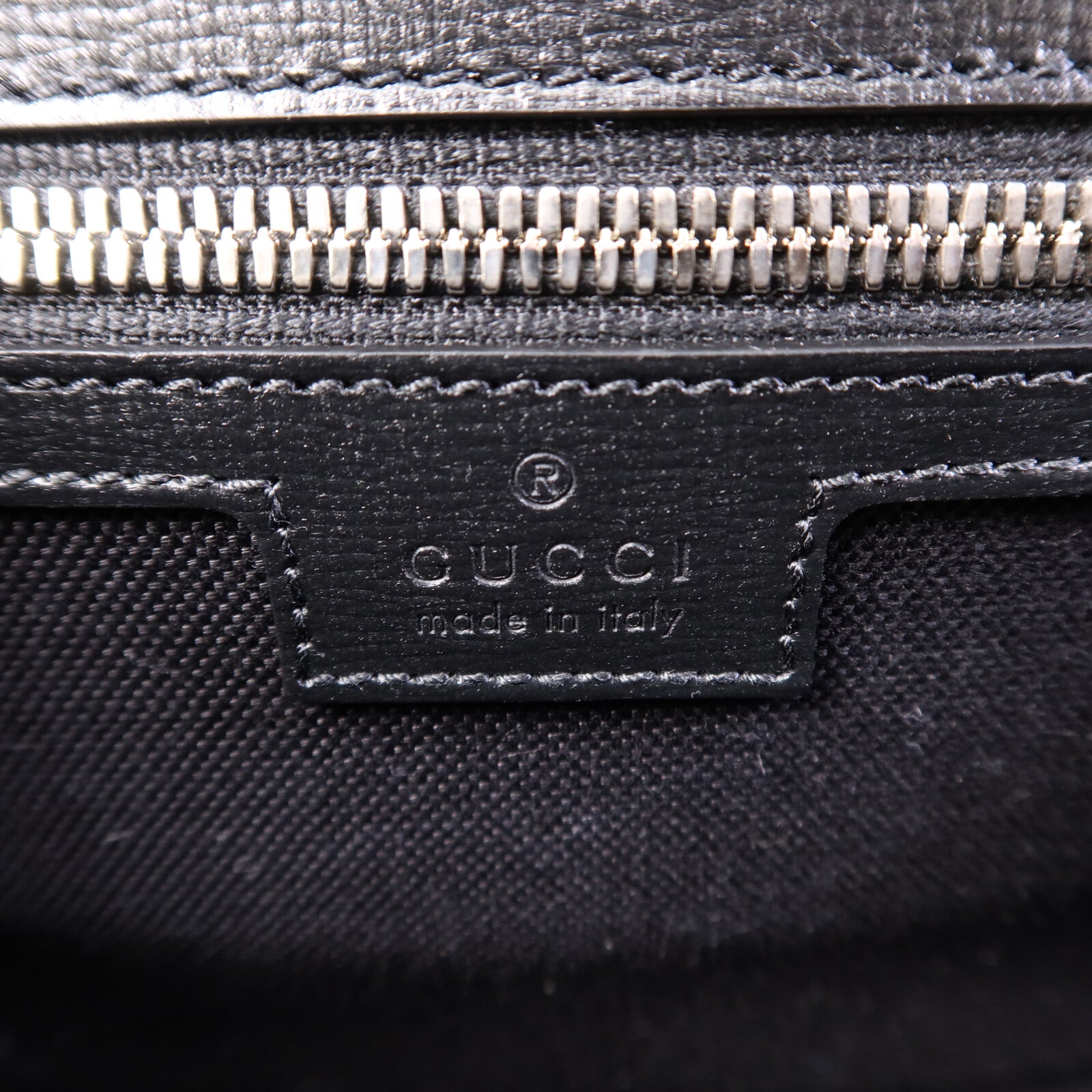 GUCCI 【激減優惠】塗層帆布GG Supreme Interlocking銀扣肩背袋