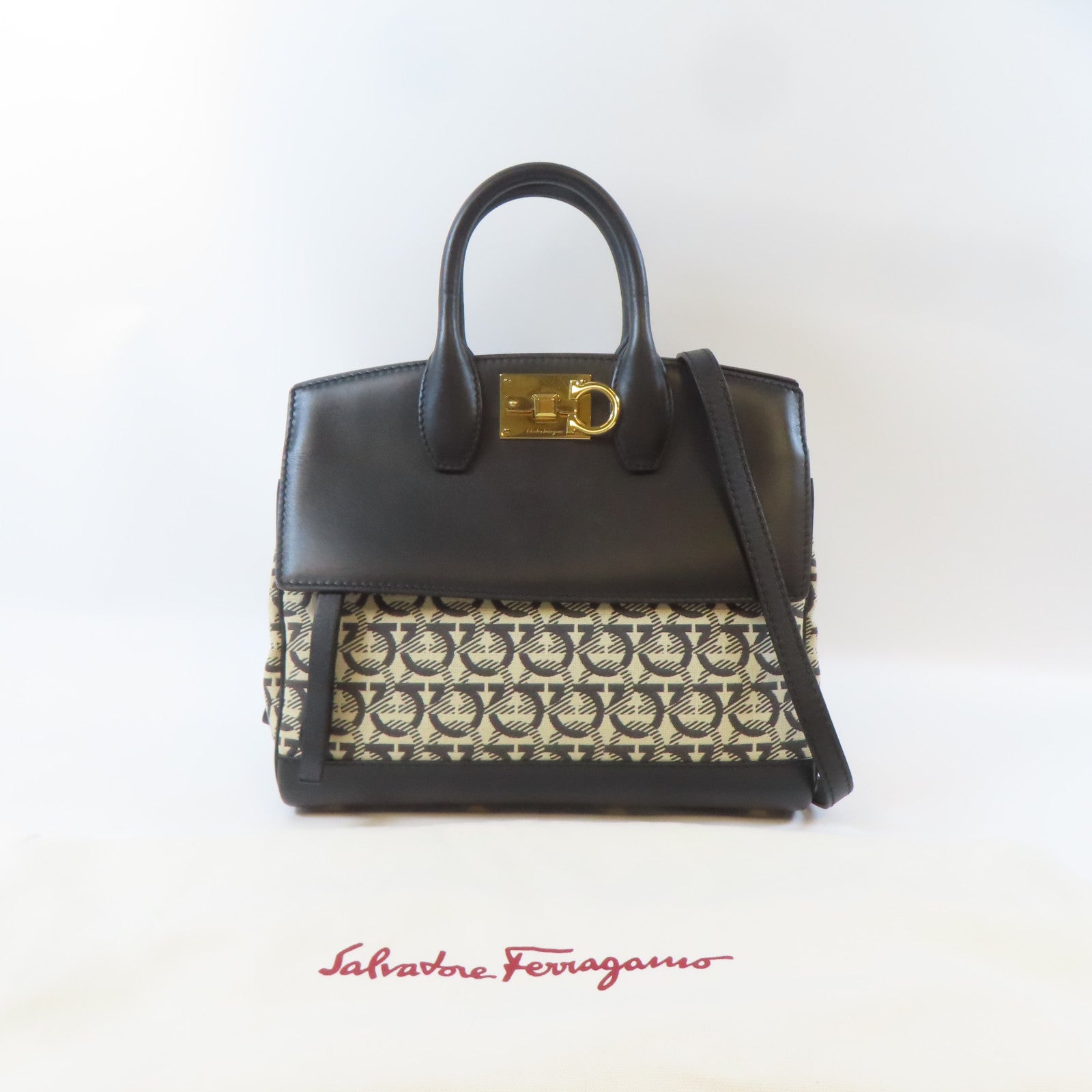 Salvatore Ferragamo 帆布/牛皮皮革Studio Bag金扣手挽肩背兩用袋黑色/米白色