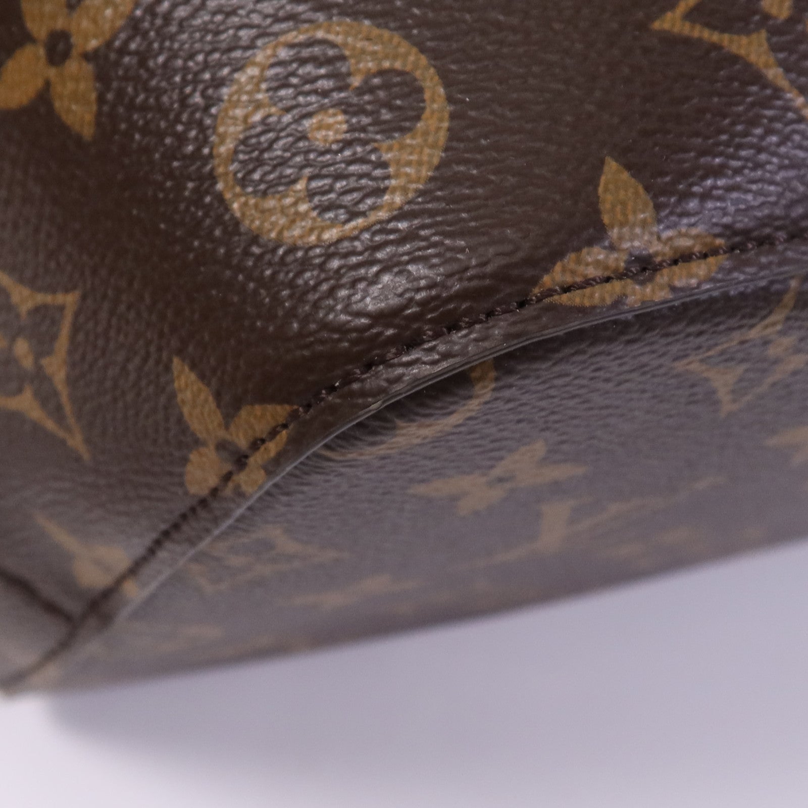LOUIS VUITTON Monogram Neo Noe金扣肩背袋