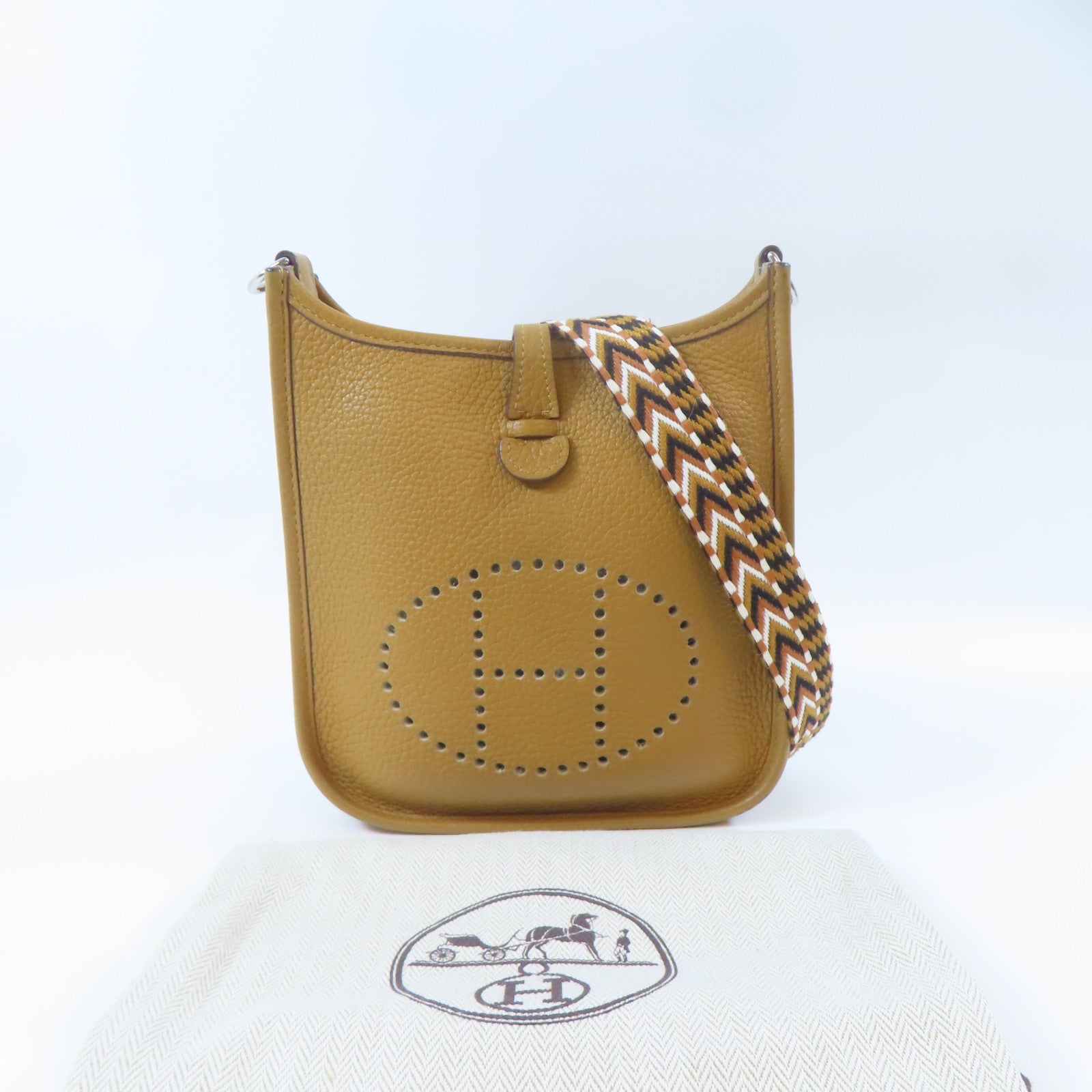 HERMES Clemence皮革Evelyne TPM銀扣肩背袋Biscuit/啡色