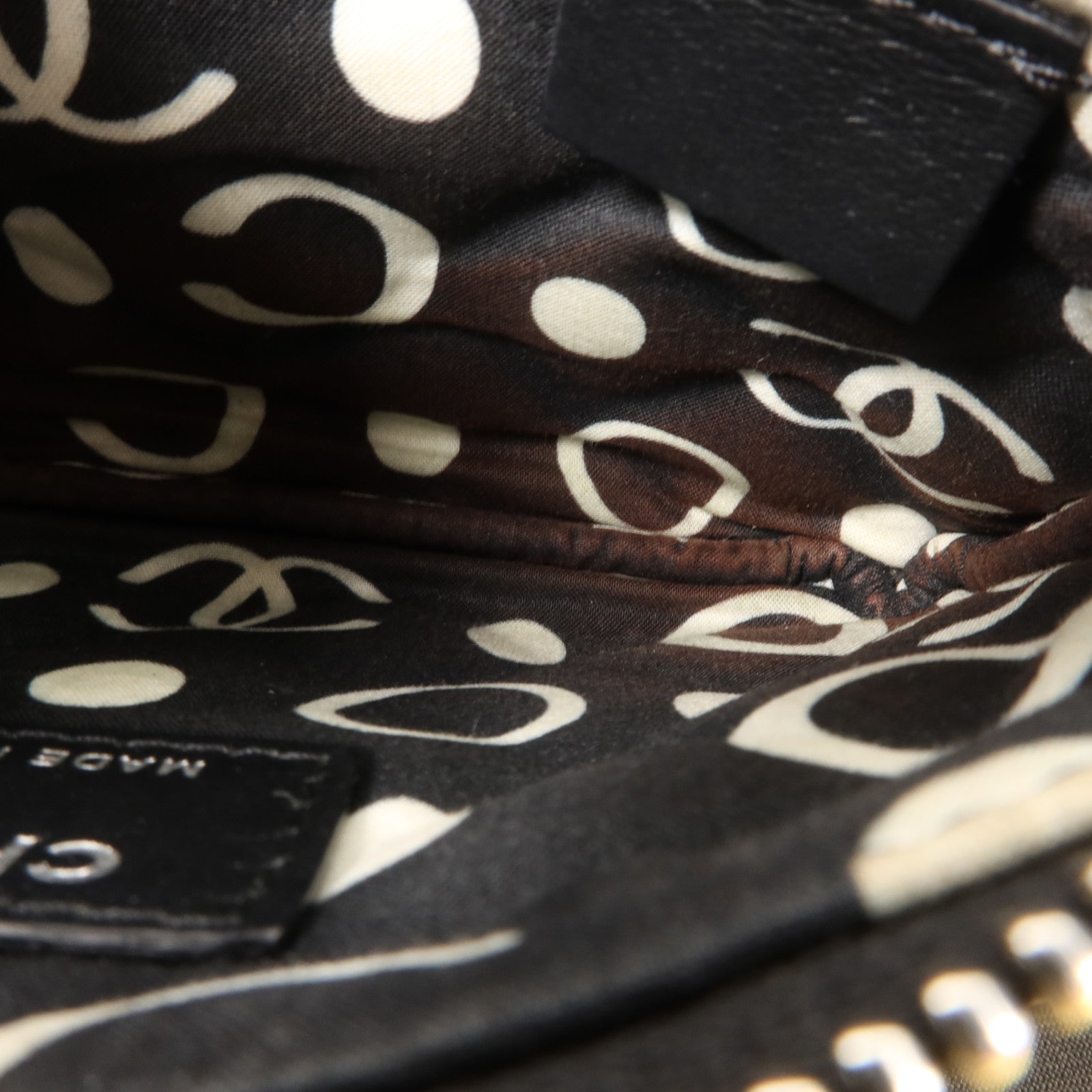 CHANEL 牛皮皮革Mini O Case Zip Pouch銀扣小袋