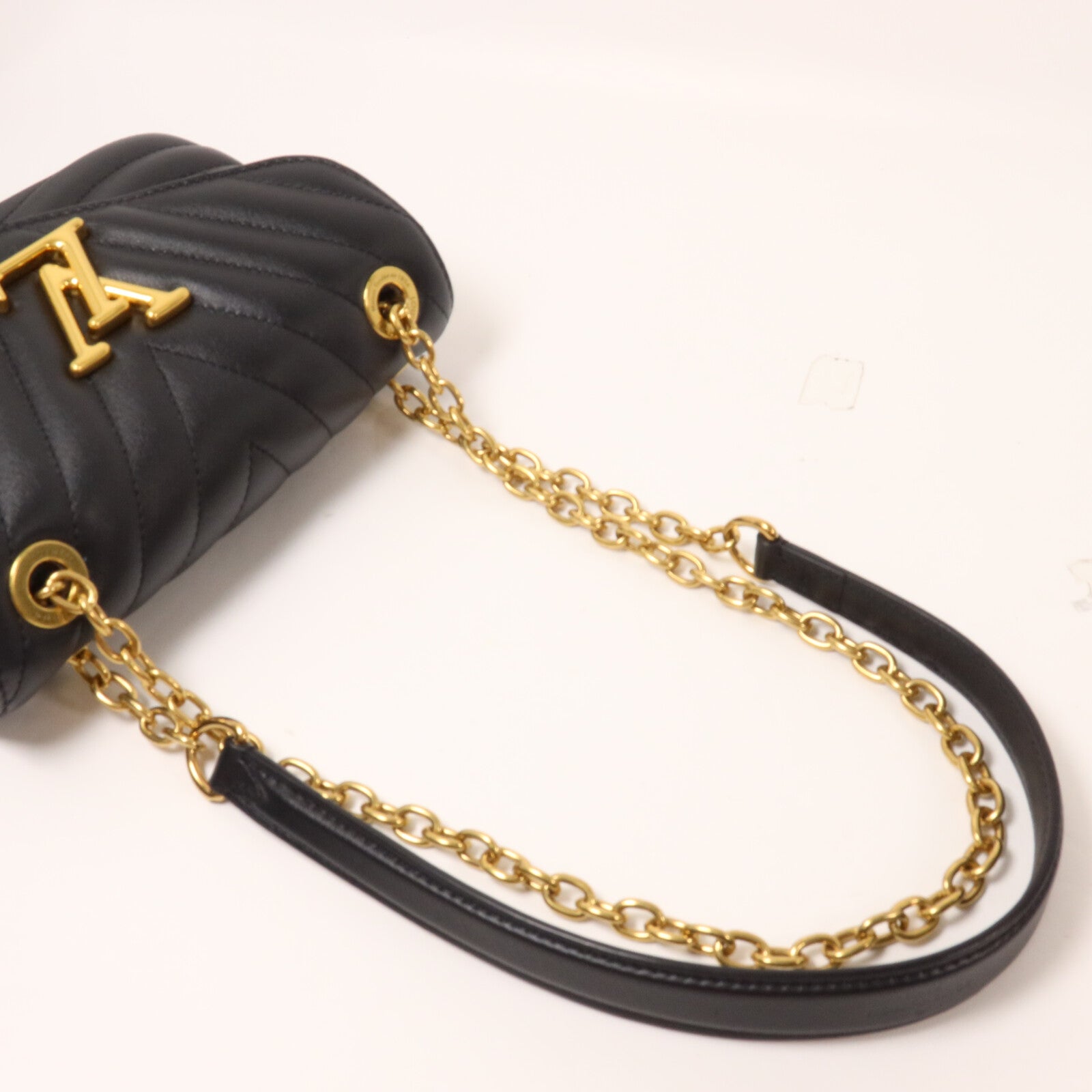 LOUIS VUITTON 牛皮皮革New Wave Chain Bag PM鏈帶肩背袋
