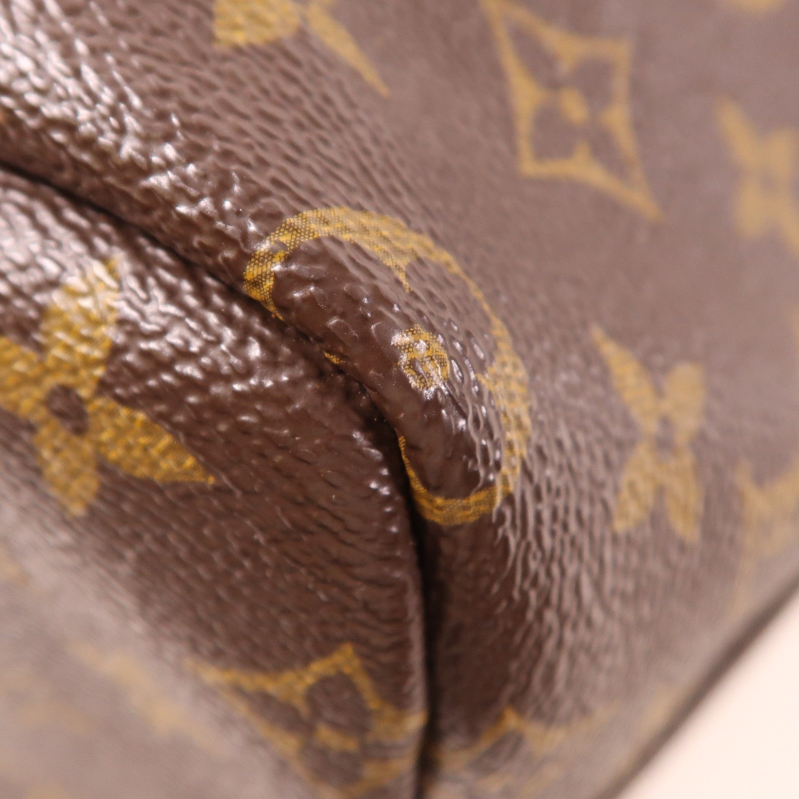 LOUIS VUITTON Monogram Bag With Holes金扣手挽袋