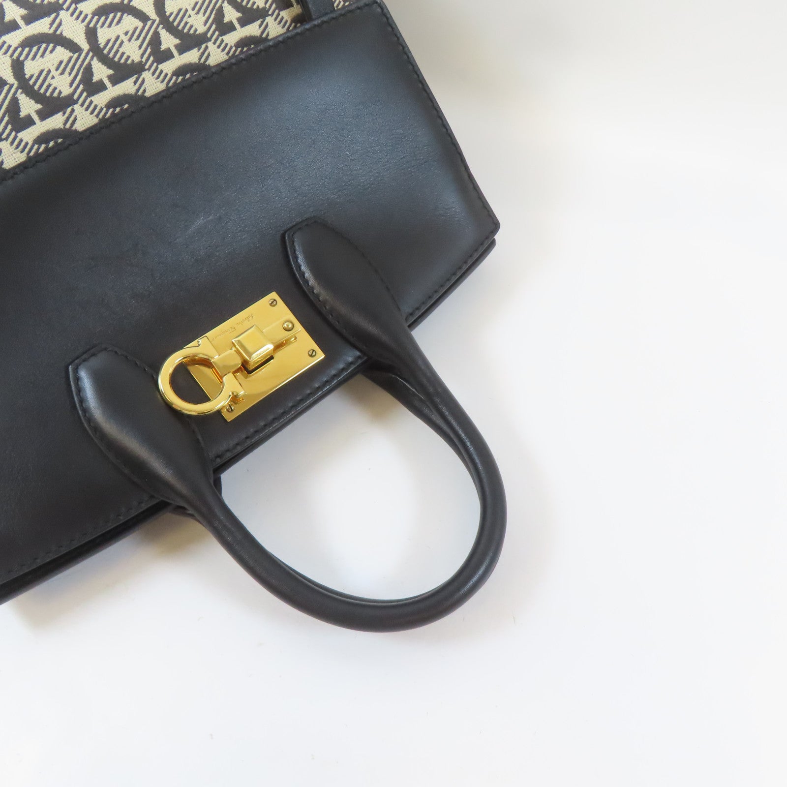 Salvatore Ferragamo 帆布/牛皮皮革Studio Bag金扣手挽肩背兩用袋黑色/米白色