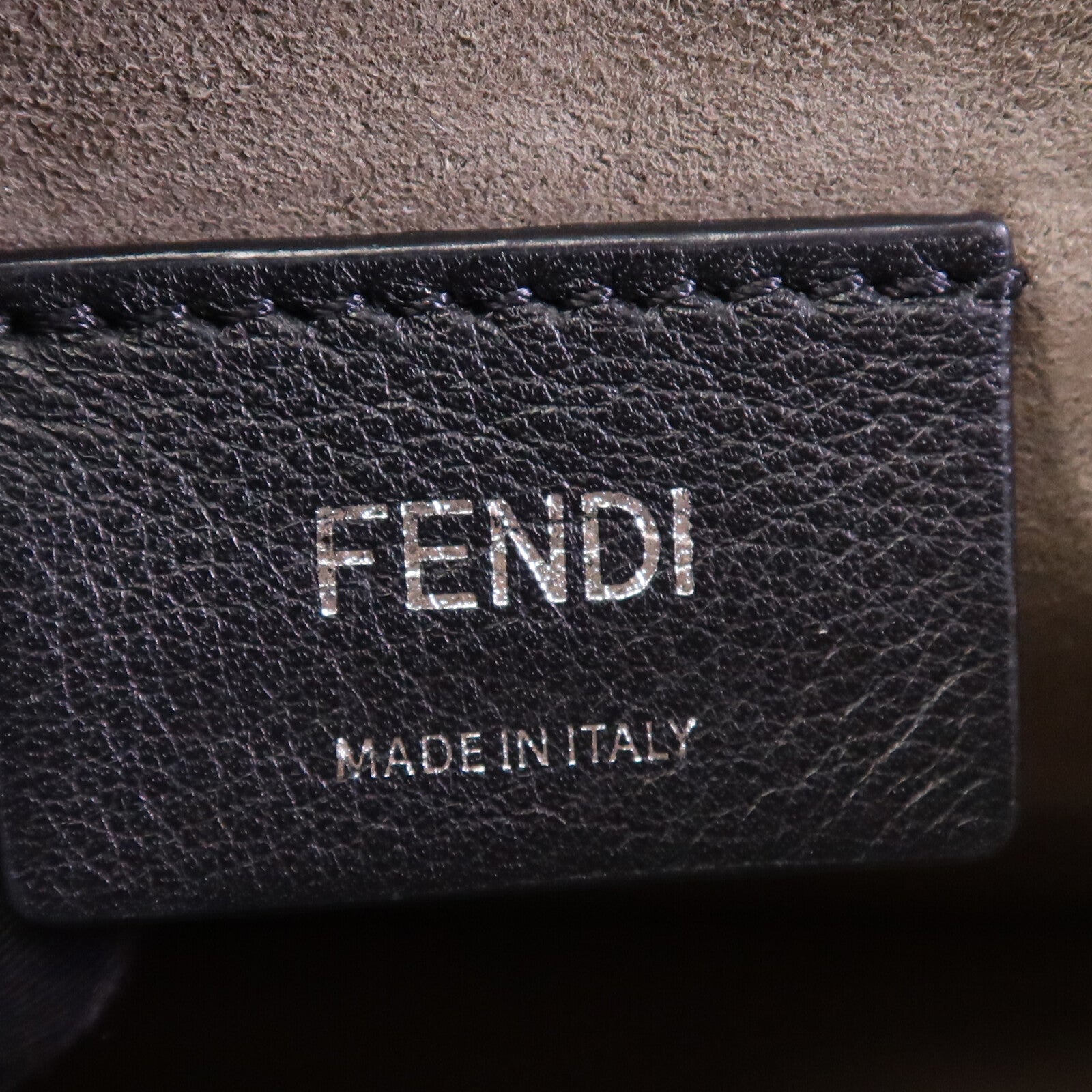 FENDI 牛皮皮革Kan I銀扣肩背袋