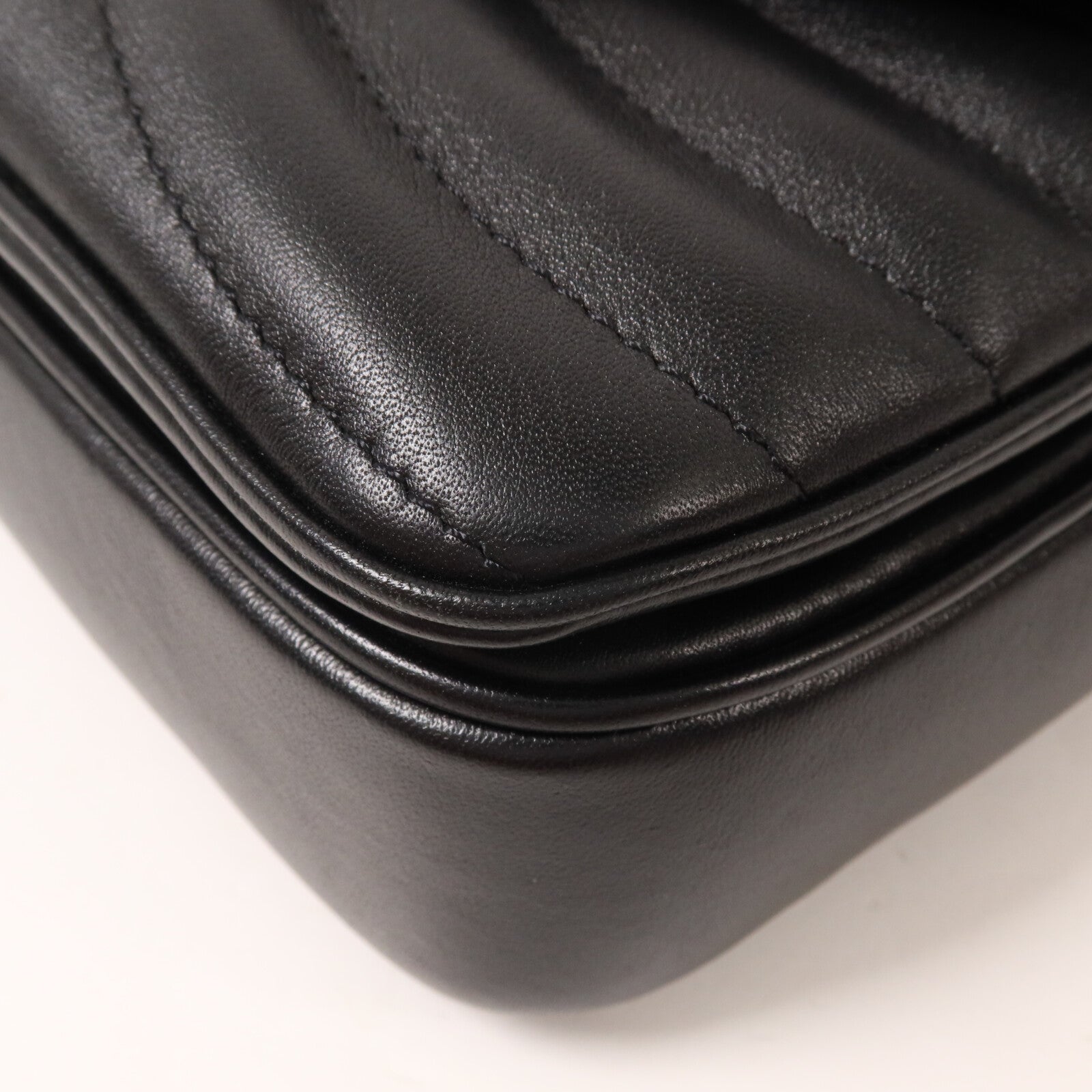 LOUIS VUITTON 牛皮皮革New Wave Chain Bag PM鏈帶肩背袋