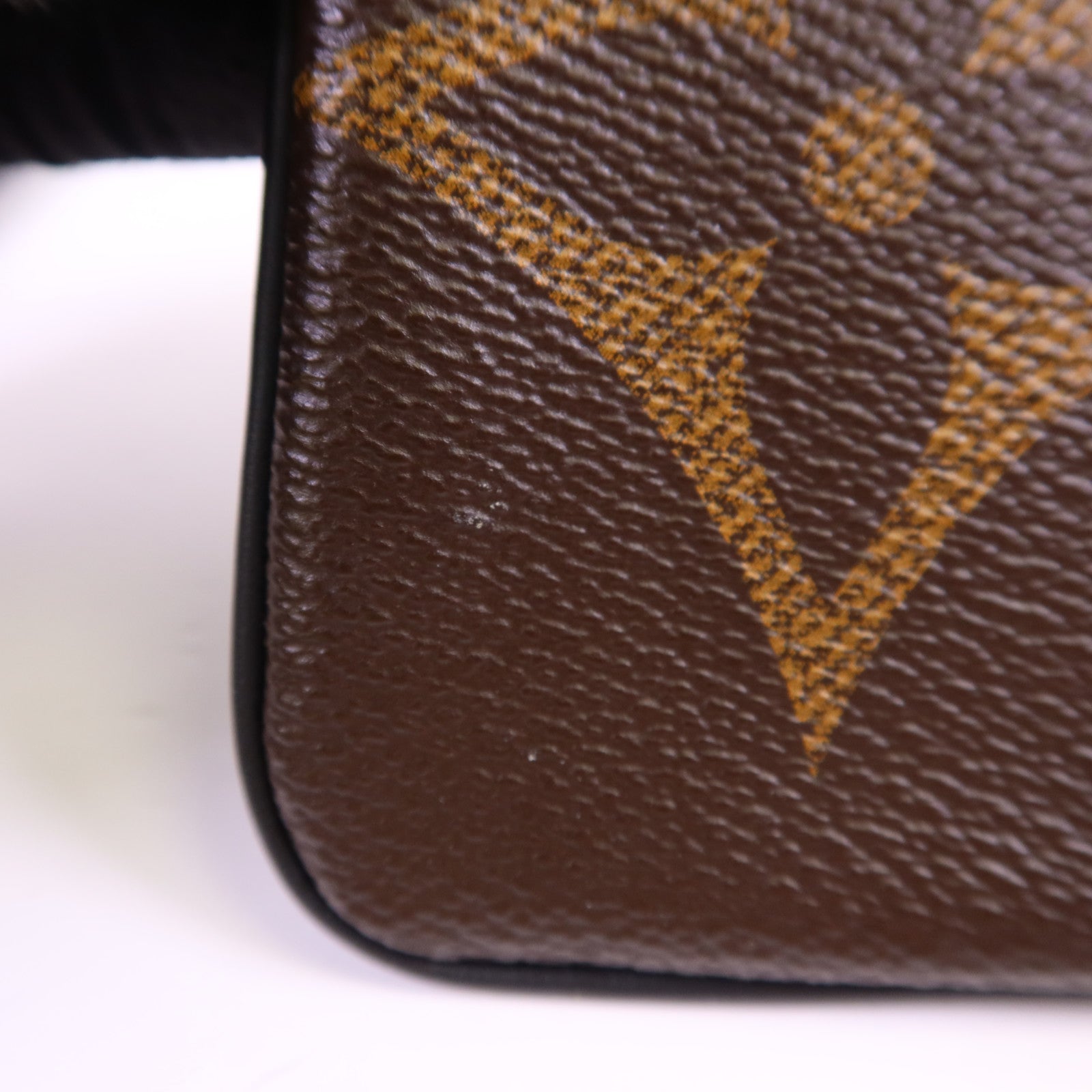 LOUIS VUITTON Monogram Reverse Pochette Trio金扣手拿包