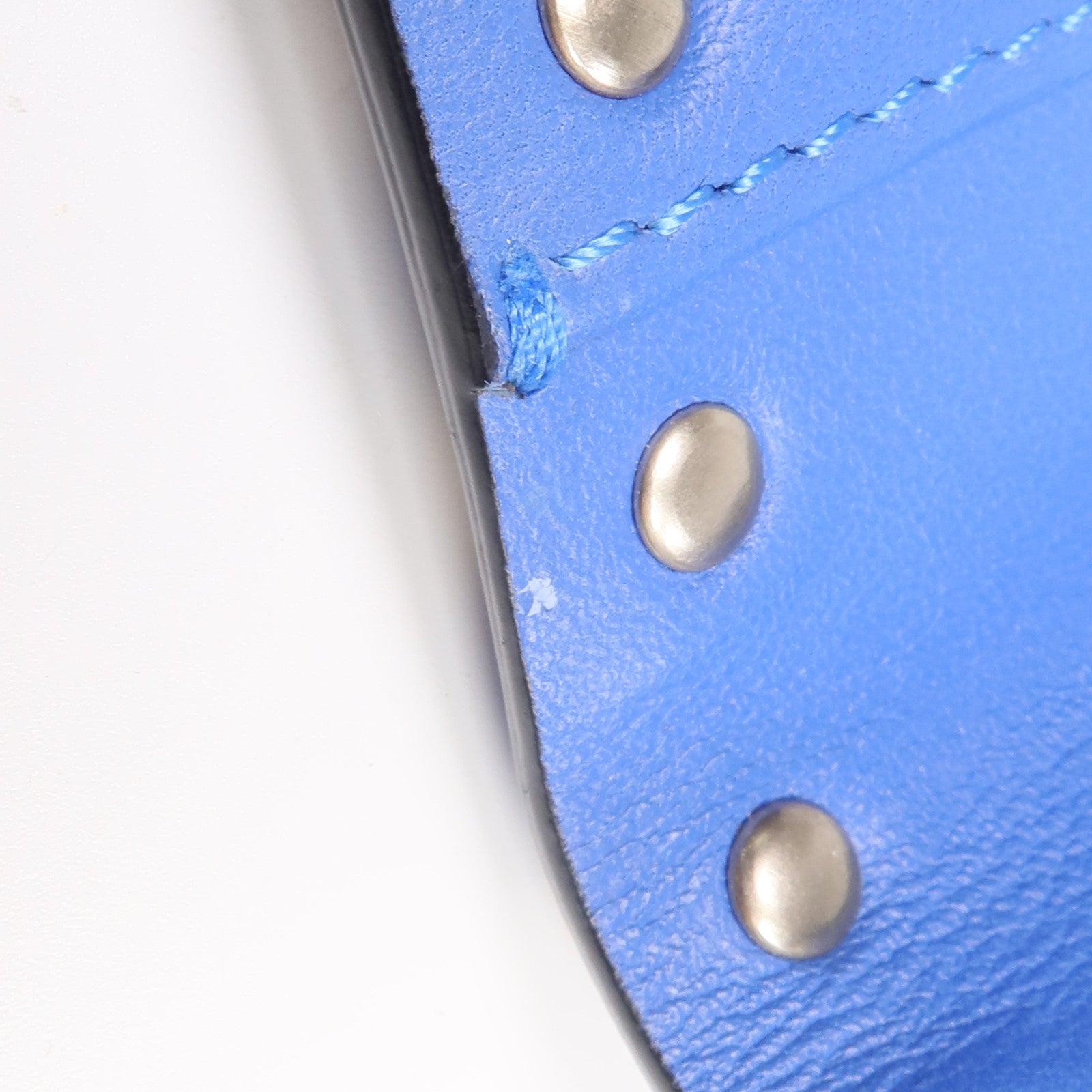 Valentino 牛皮皮革Rockstud Passport Case護照套