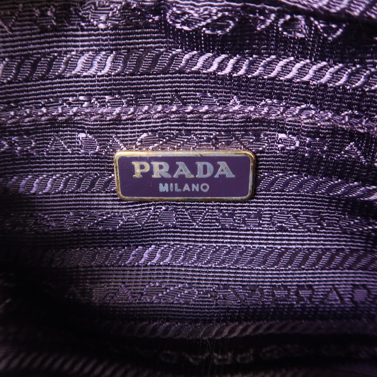 PRADA 牛皮皮革Pouch金扣肩背袋