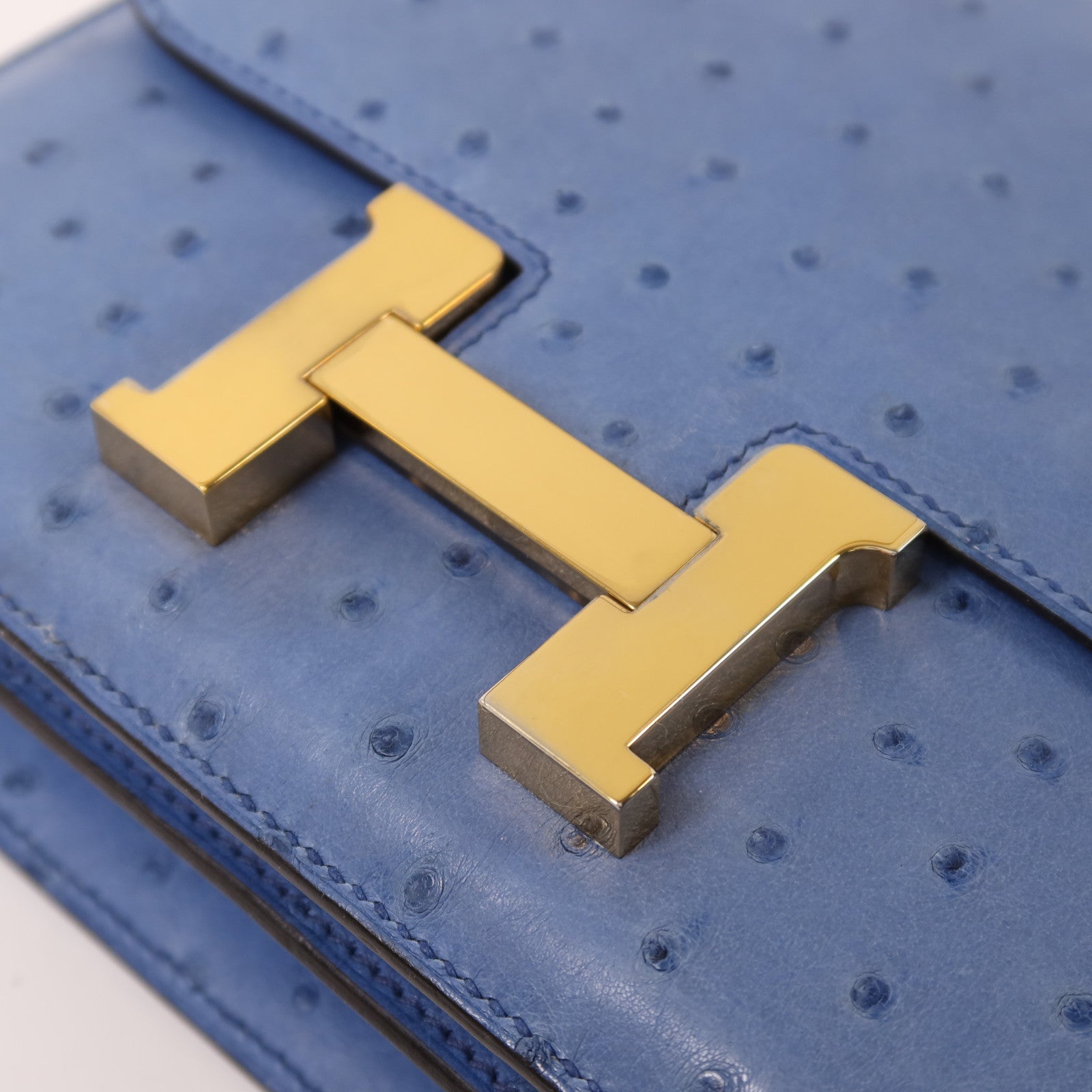 HERMES 鴕鳥皮革Constance Mini金扣肩背袋Cobalt