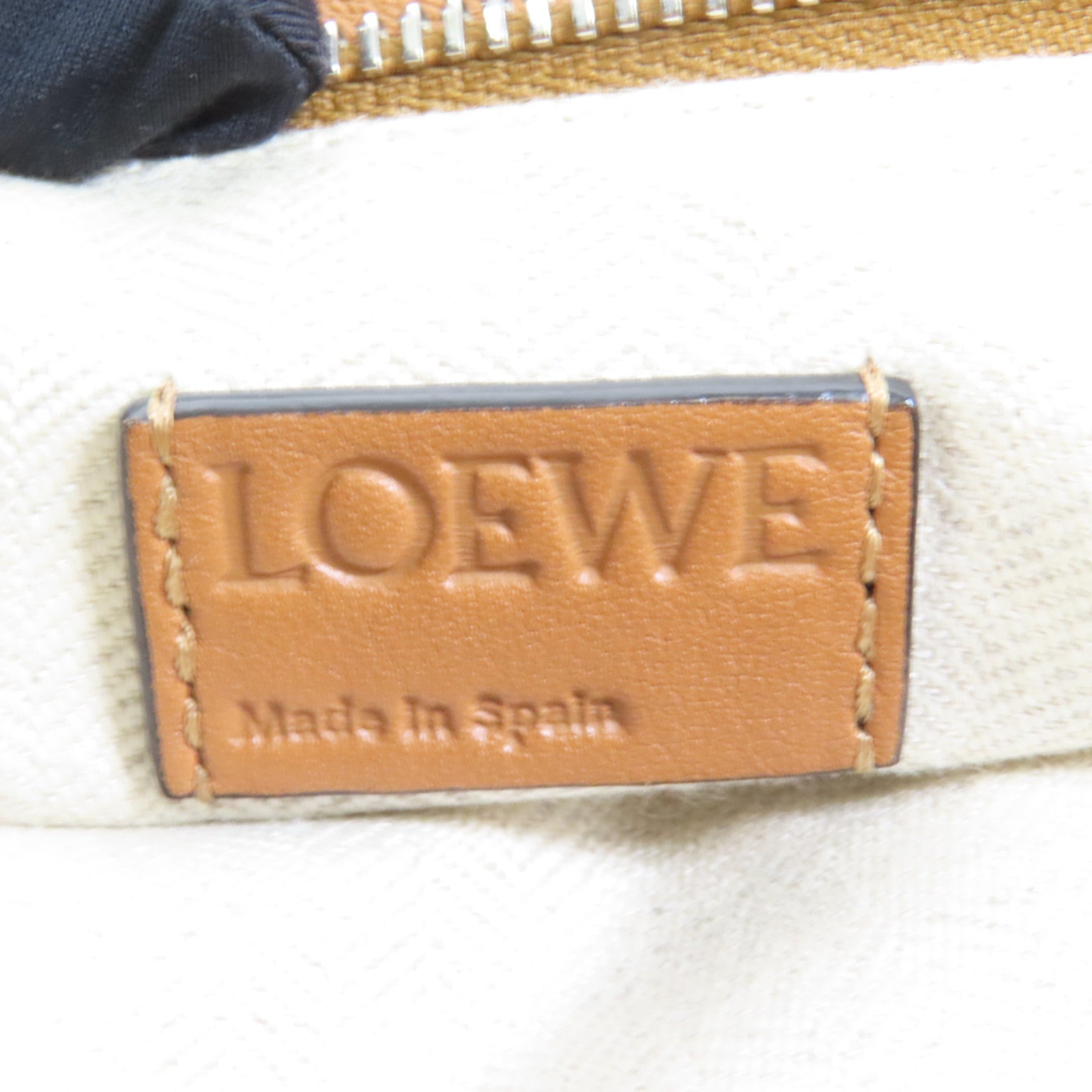 LOEWE 牛皮皮革Puzzle Medium銀扣手挽肩背兩用袋