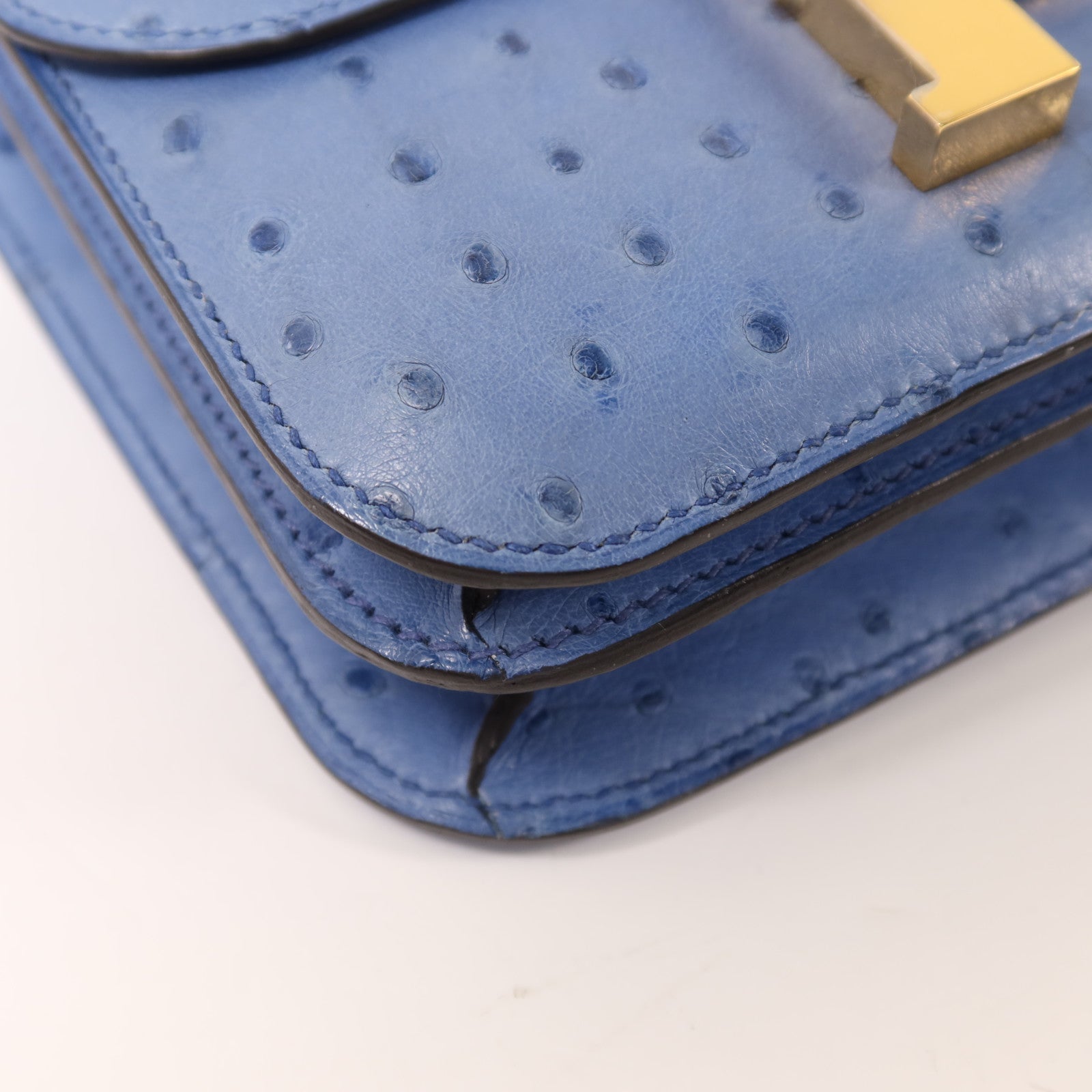 HERMES 鴕鳥皮革Constance Mini金扣肩背袋Cobalt
