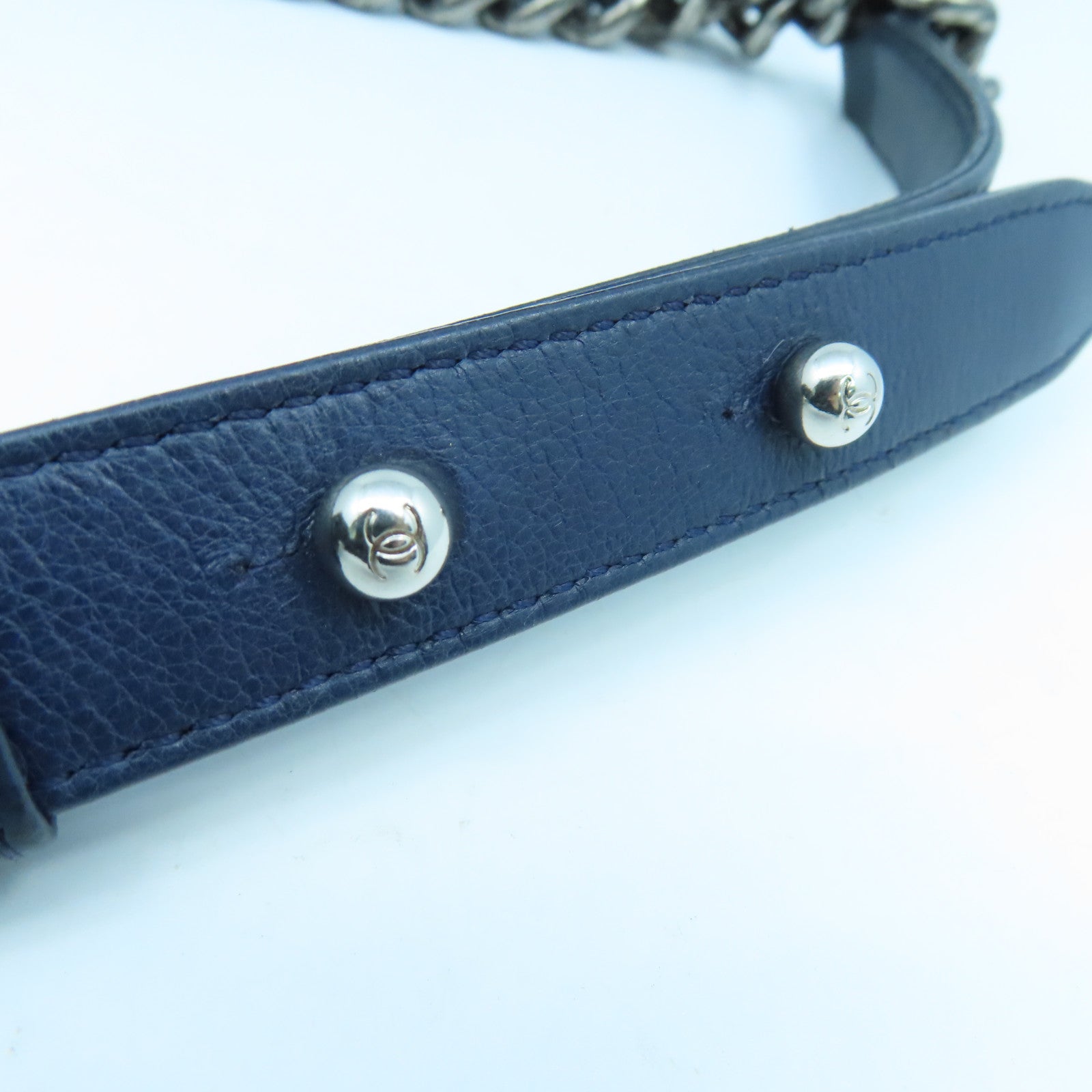 CHANEL rhombic cowhide leather Boy Chanel 28cm silver buckle chain shoulder bag dark blue