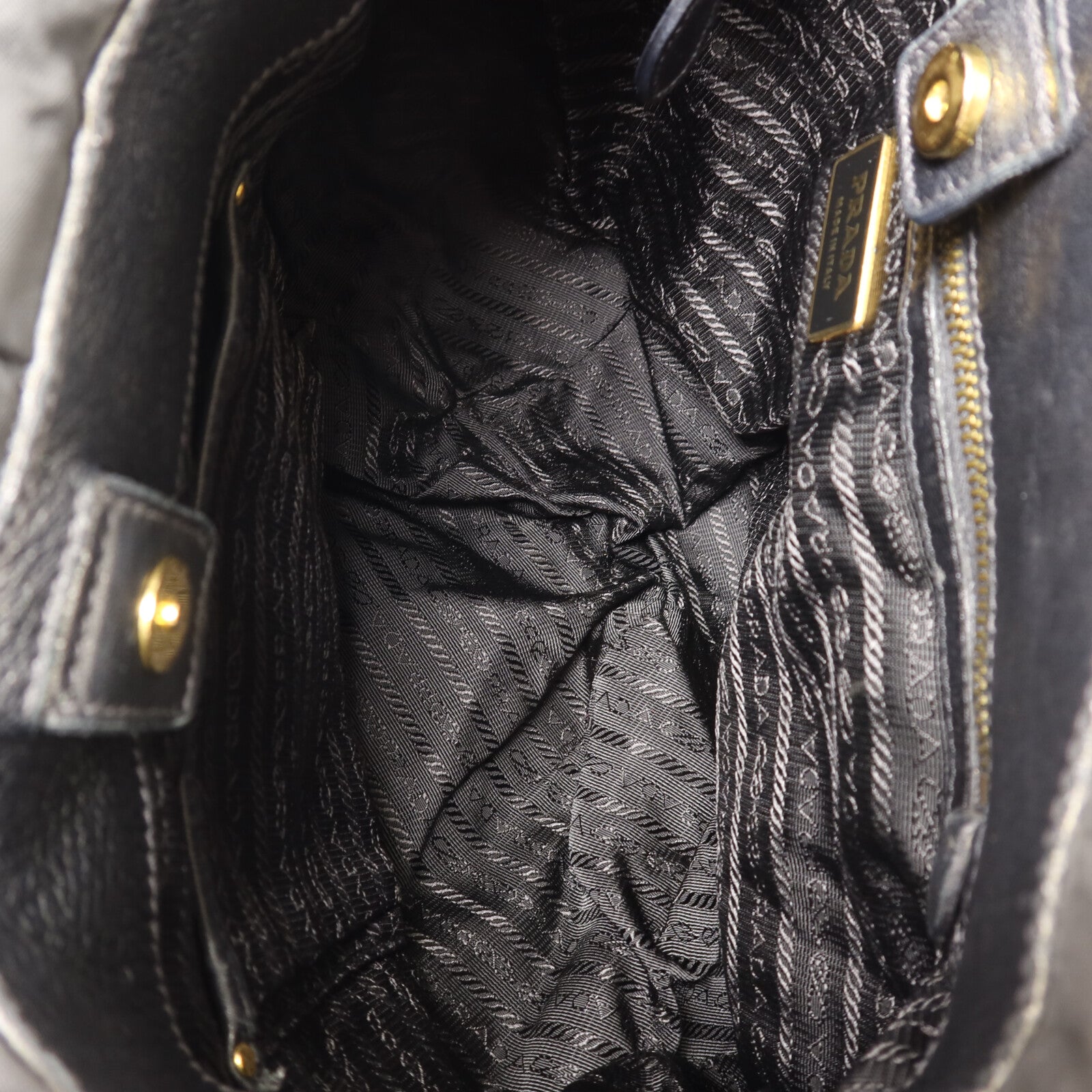 PRADA 尼龍Hobo Bag金扣手挽袋