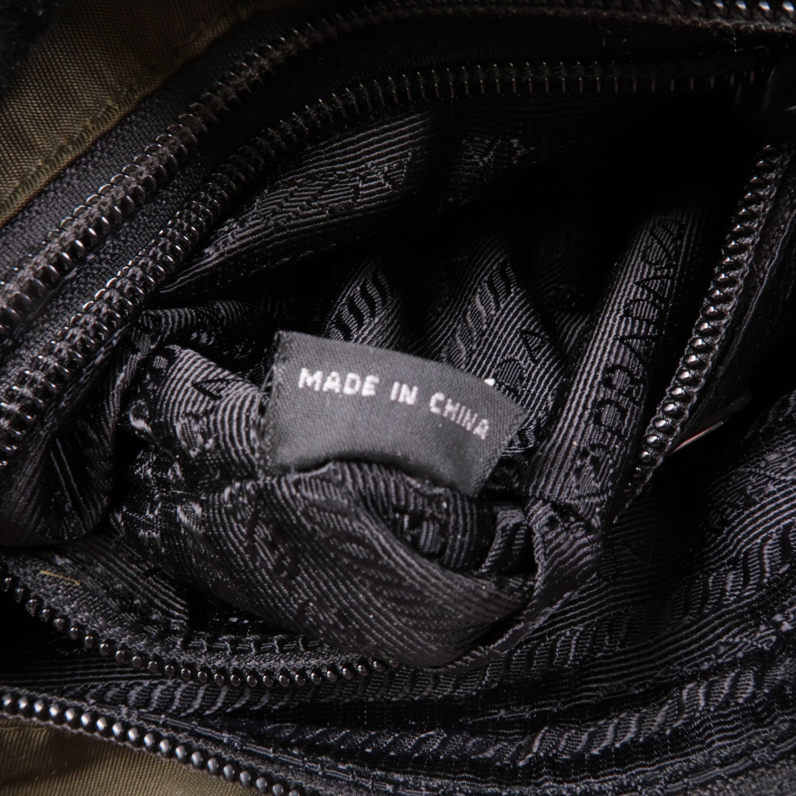 PRADA 帆布Shoulder Bag銀扣肩背袋