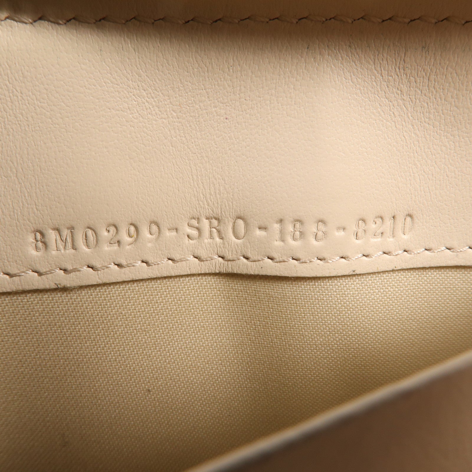 FENDI 牛皮皮革Zipper Long Wallet金扣長錢包