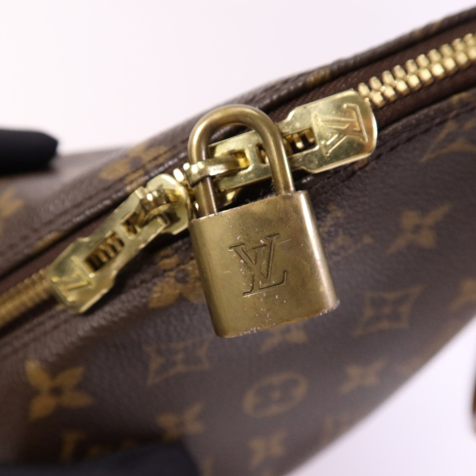LOUIS VUITTON Monogram Alma金扣手挽袋