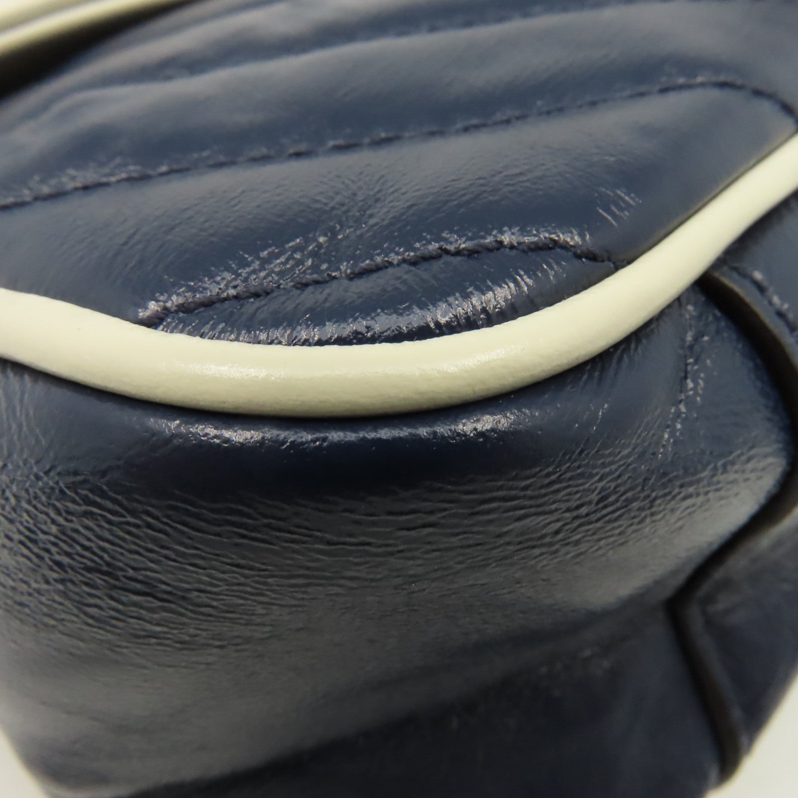 GUCCI 【激減優惠】牛皮皮革GG Marmont Small Shoulder Bag鏈帶肩背袋寶藍色/米白色