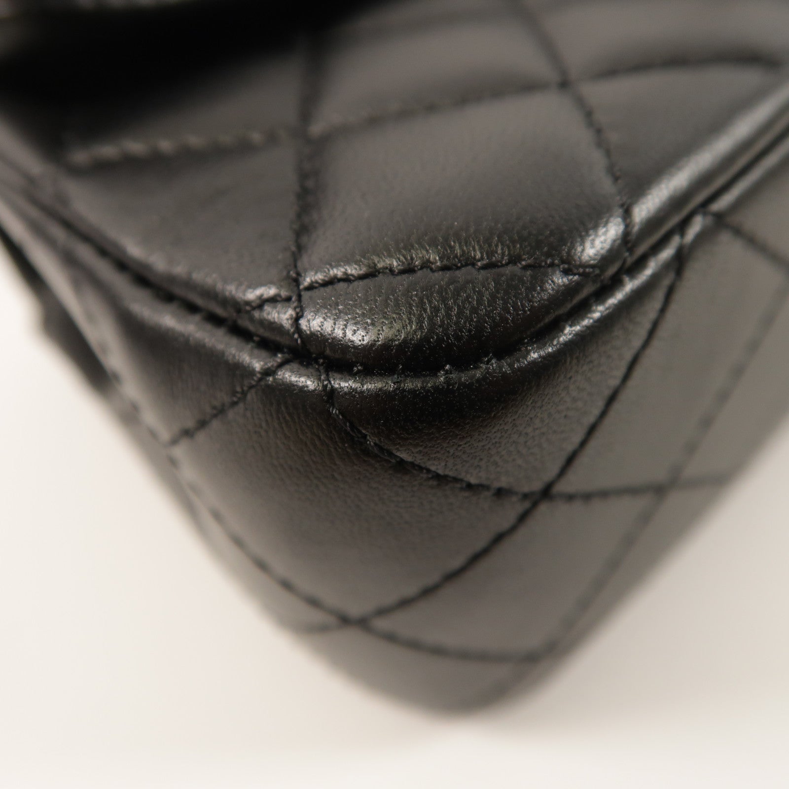 CHANEL 羊皮皮革Classic 20金扣鏈帶肩背袋