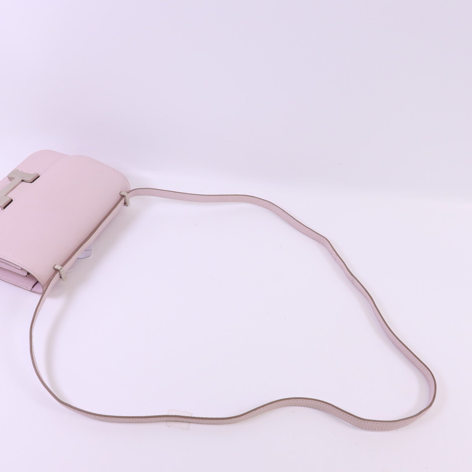 HERMES Chevre皮革Constance Mini銀扣肩背袋Mauve Pale