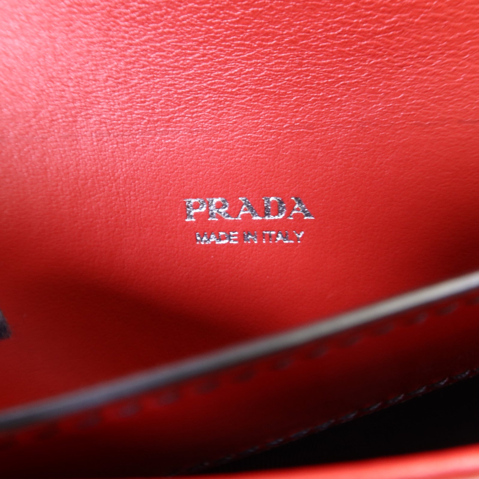 PRADA 【激減優惠】牛皮皮革Clutch銀扣手拿包