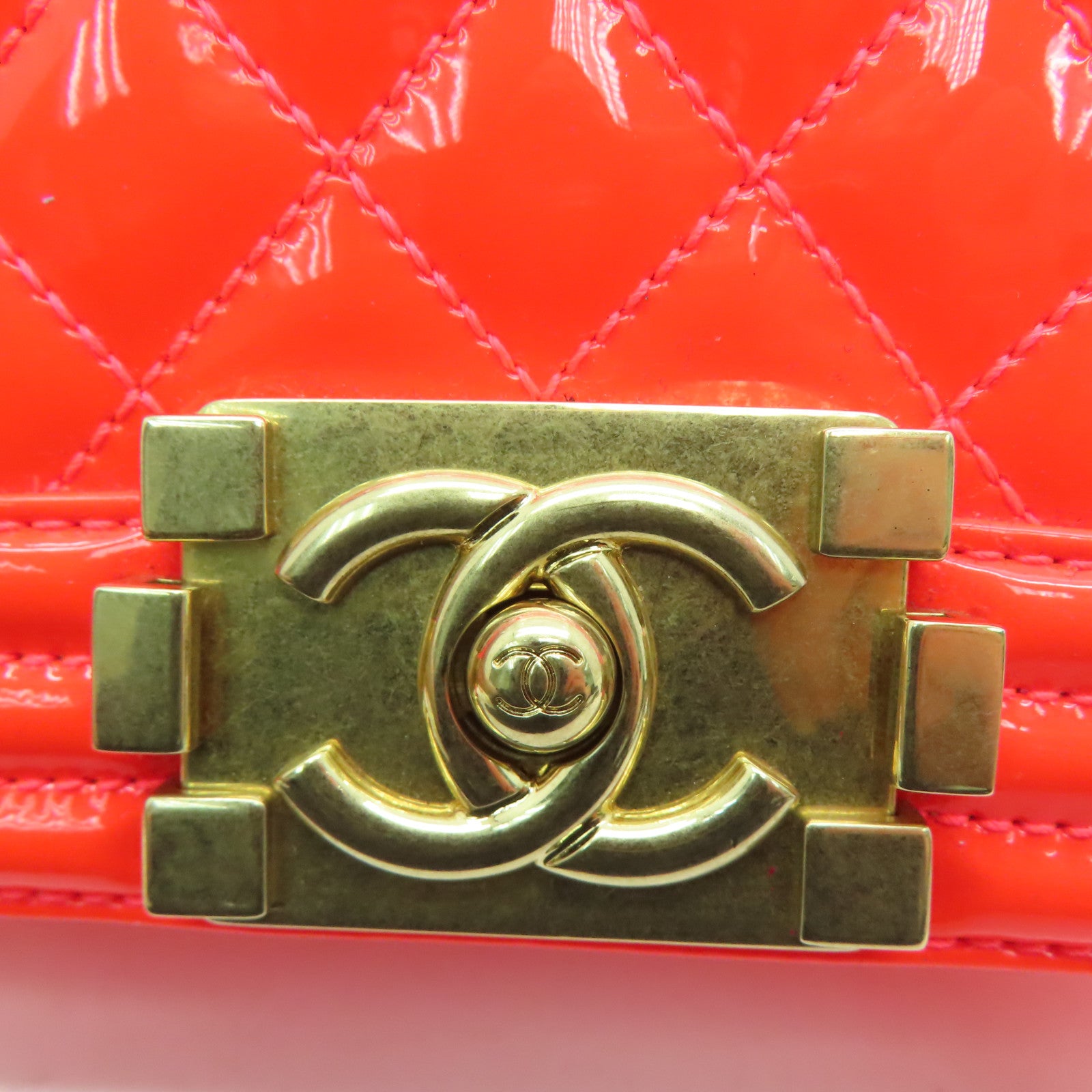 CHANEL diamond patent leather Boy Chanel Shoulder Bag gold buckle chain shoulder bag orange