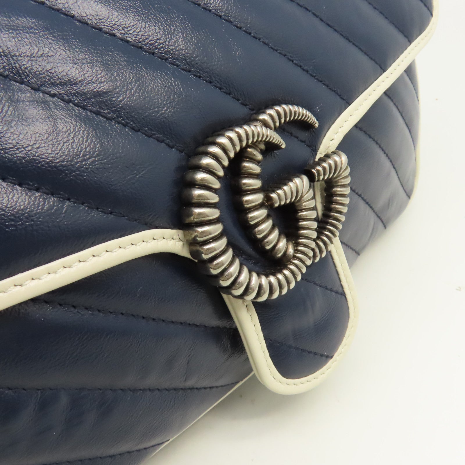 GUCCI 【激減優惠】牛皮皮革GG Marmont Small Shoulder Bag鏈帶肩背袋寶藍色/米白色