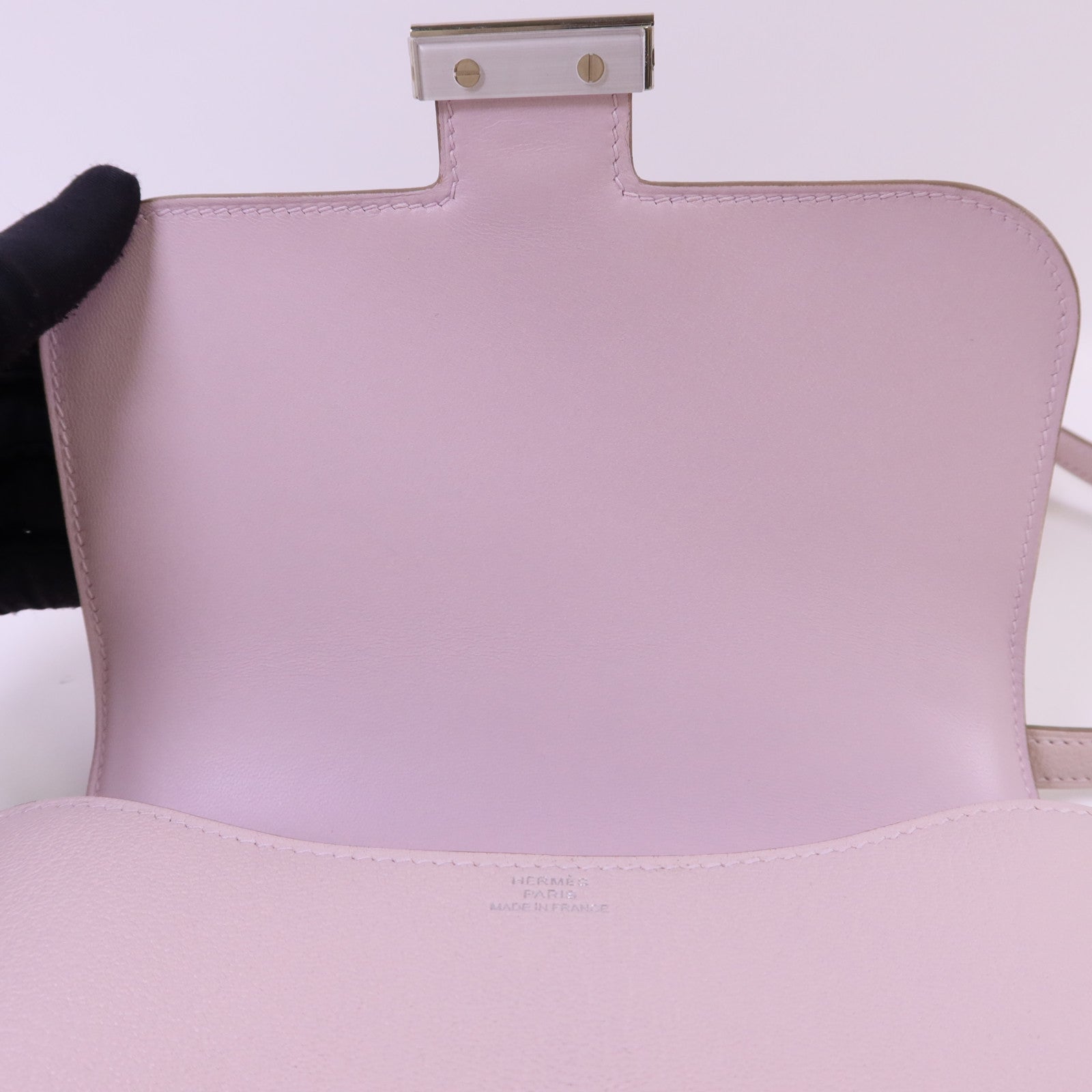 HERMES Chevre皮革Constance Mini銀扣肩背袋Mauve Pale