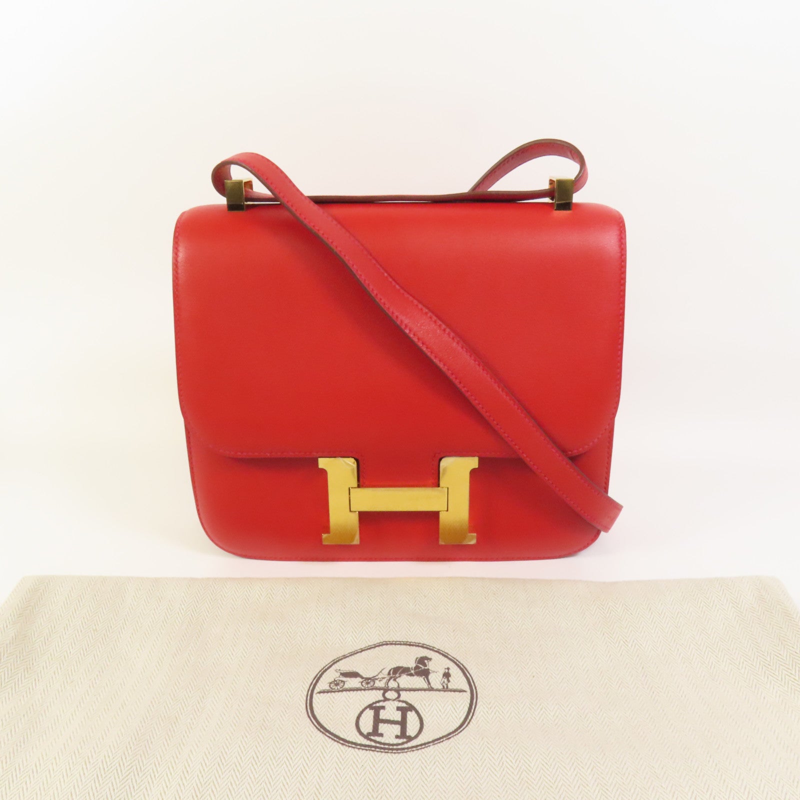 HERMES Swift皮革Constance 24金扣肩背袋Red