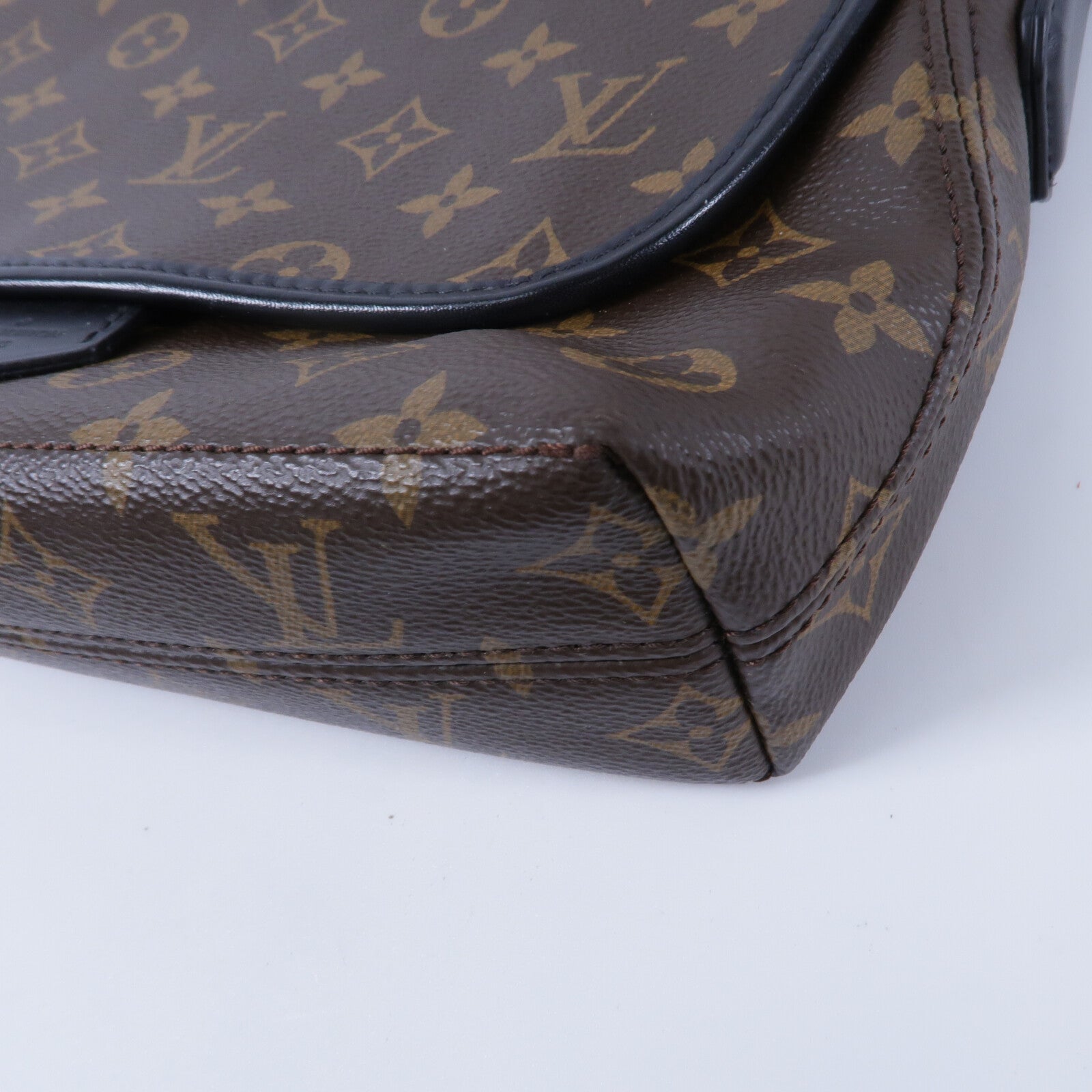 LOUIS VUITTON Monogram Macassar Magnetic Messenger Bag肩背袋