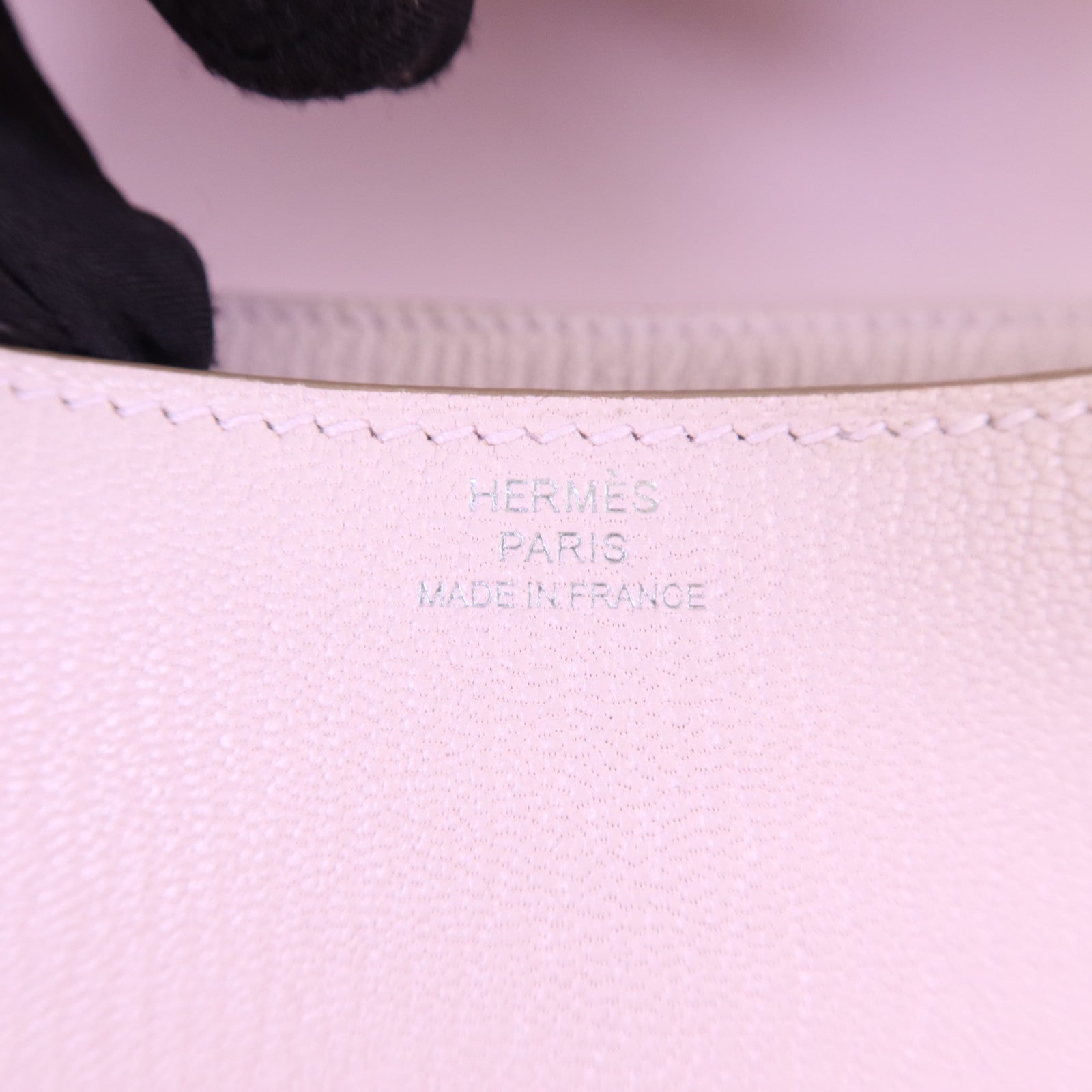 HERMES Chevre皮革Constance Mini銀扣肩背袋Mauve Pale