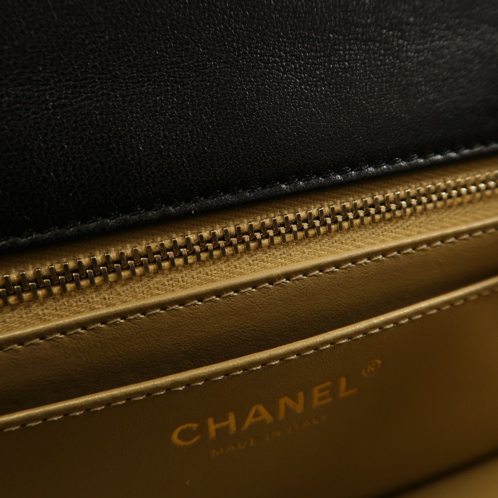 CHANEL 羊皮皮革Classic 20金扣鏈帶肩背袋